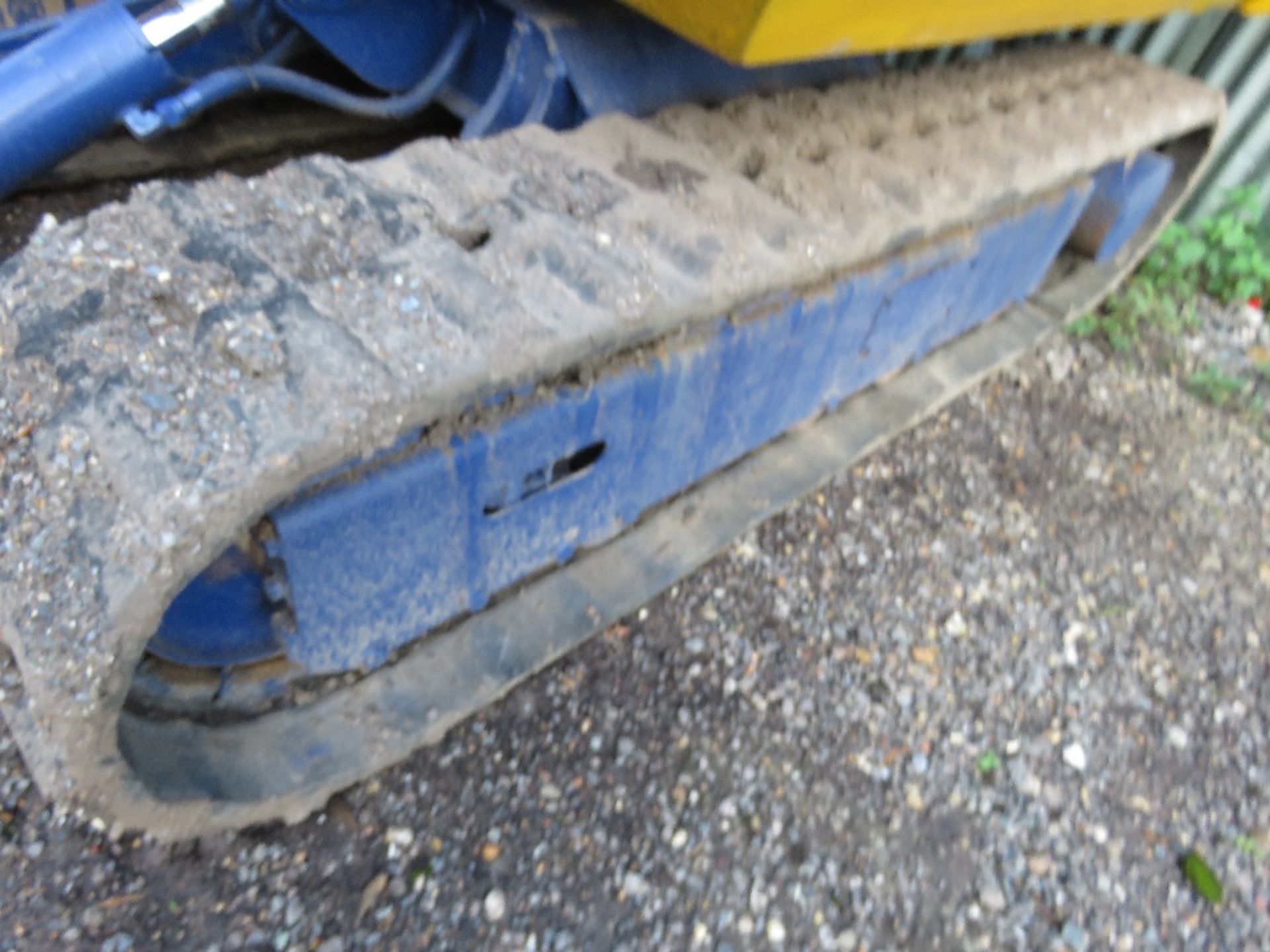 KOMATSU PC20 RUBBER TRACKED MINI DIGGER WITH BUCKETS. SN: F10413. WHEN TESTED WAS SEEN TO DRIVE, SLE - Image 7 of 17