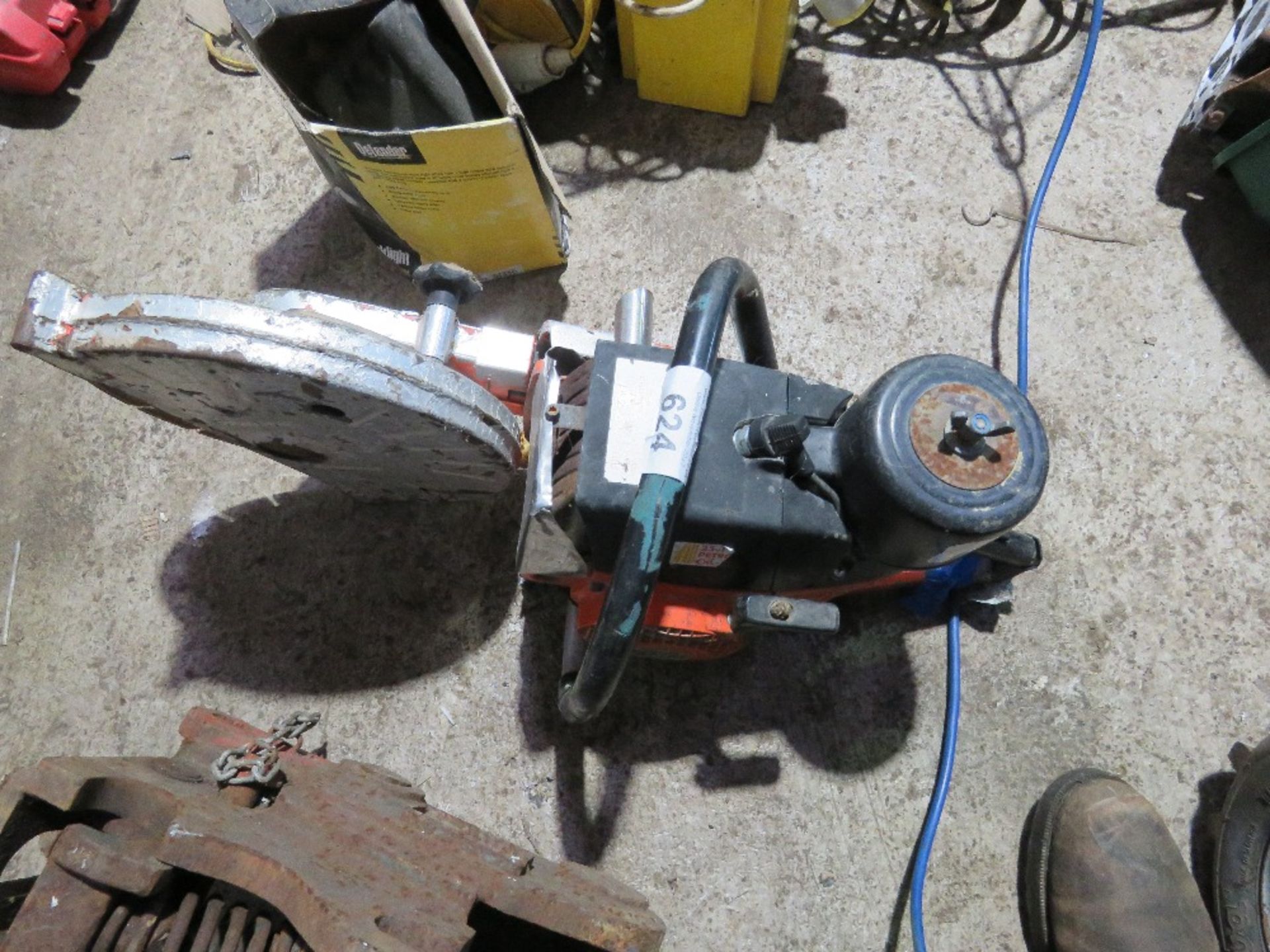 PETROL ENGINED CUT OFF SAW. THIS LOT IS SOLD UNDER THE AUCTIONEERS MARGIN SCHEME, THEREFORE NO V - Image 3 of 3