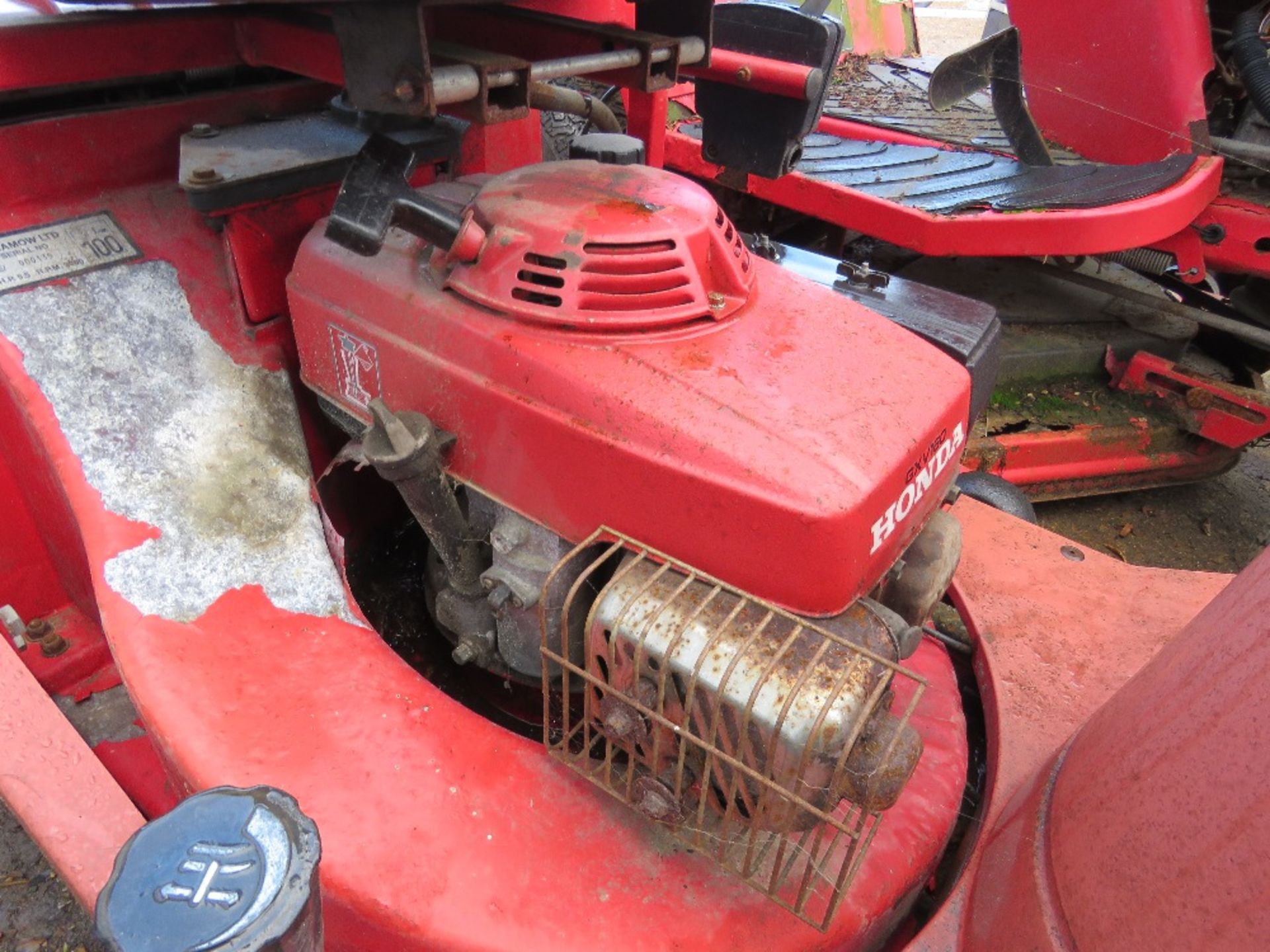 DYNAMOW HONDA POWERED MOWER. THIS LOT IS SOLD UNDER THE AUCTIONEERS MARGIN SCHEME, THEREFORE NO - Image 3 of 3