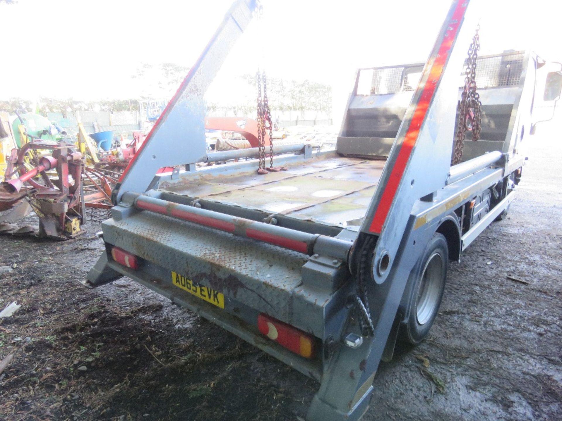 ISUZU N2R N75-150 7.5 TONNE SKIP LORRY REG: AO65 EVK. FIRST REGISTERED 12/11/2015 WITH V5. (CHECKED - Image 6 of 16