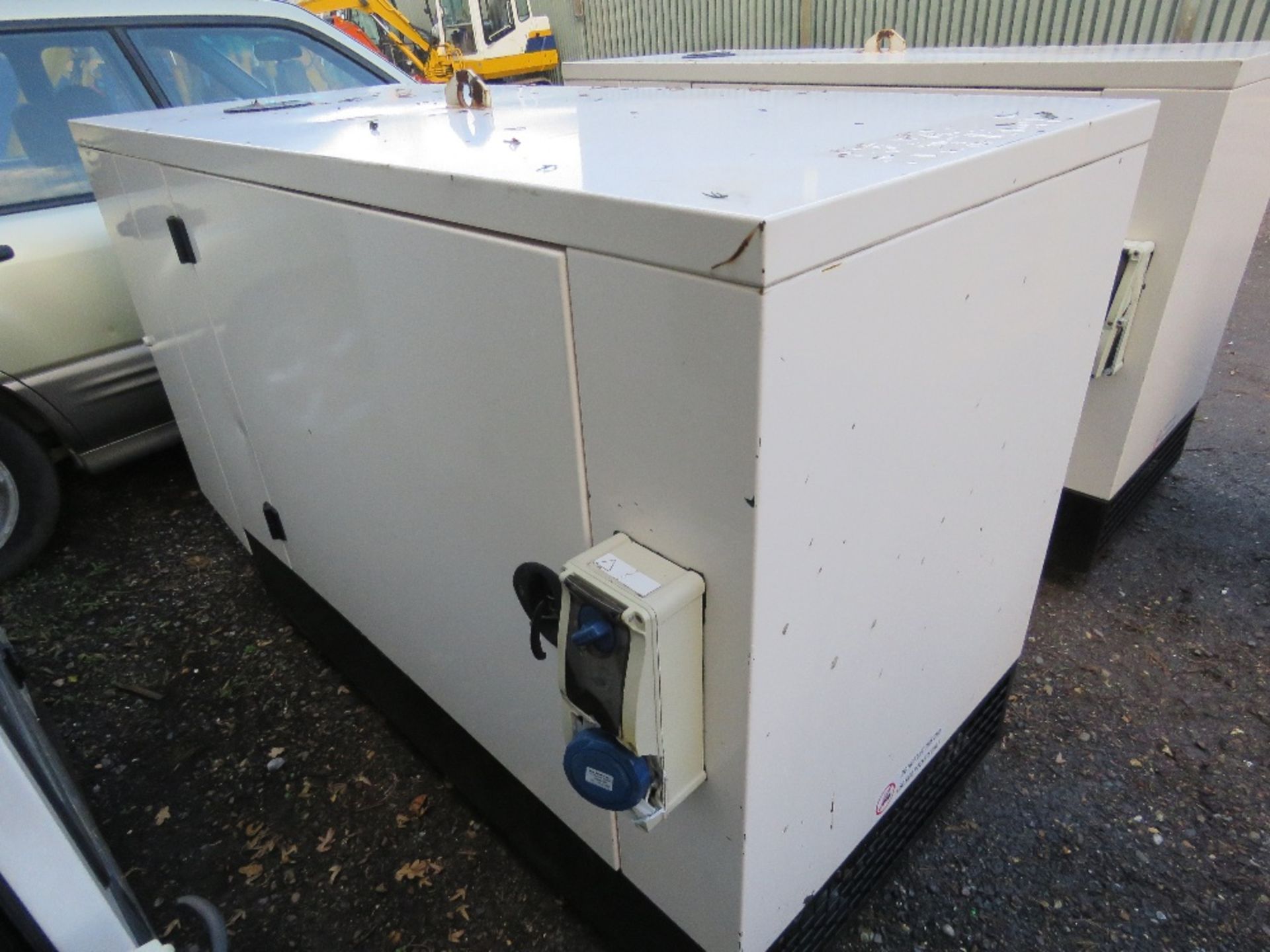 JCB 11KVA SKID MOUNTED SILENCED GENERATOR, SINGLE PHASE 240V OUTPUT, 2016 BUILD. SOURCED FROM MAJOR - Image 2 of 6