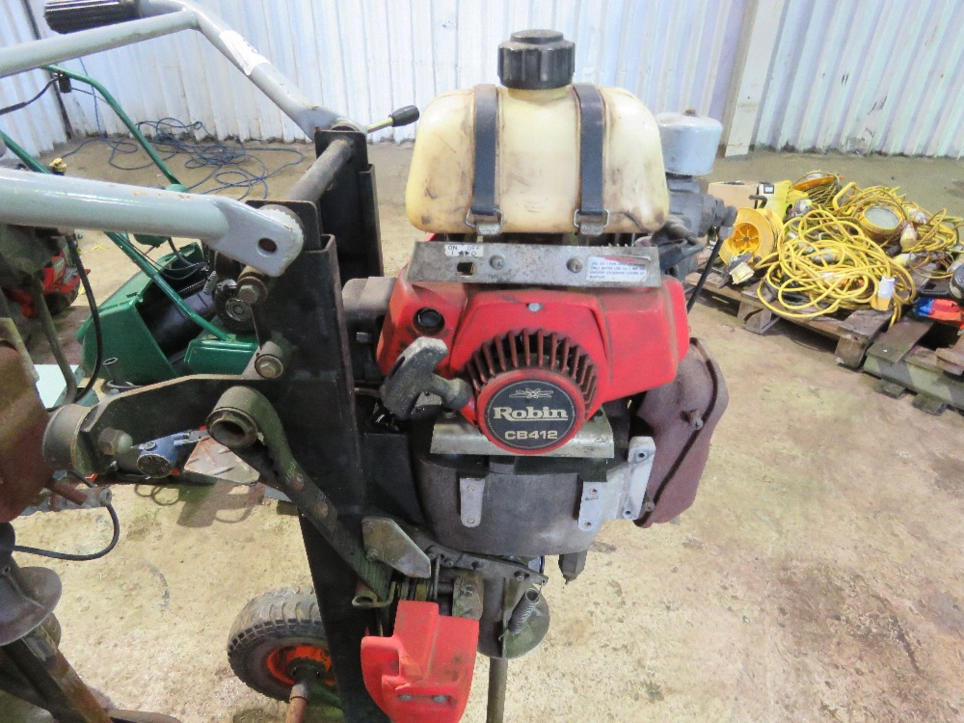 PETROL ENGINED SOIL AERATOR SPIKE UNIT, WITH ONBOARD COMPRESSOR ON WHEELS. - Image 3 of 7