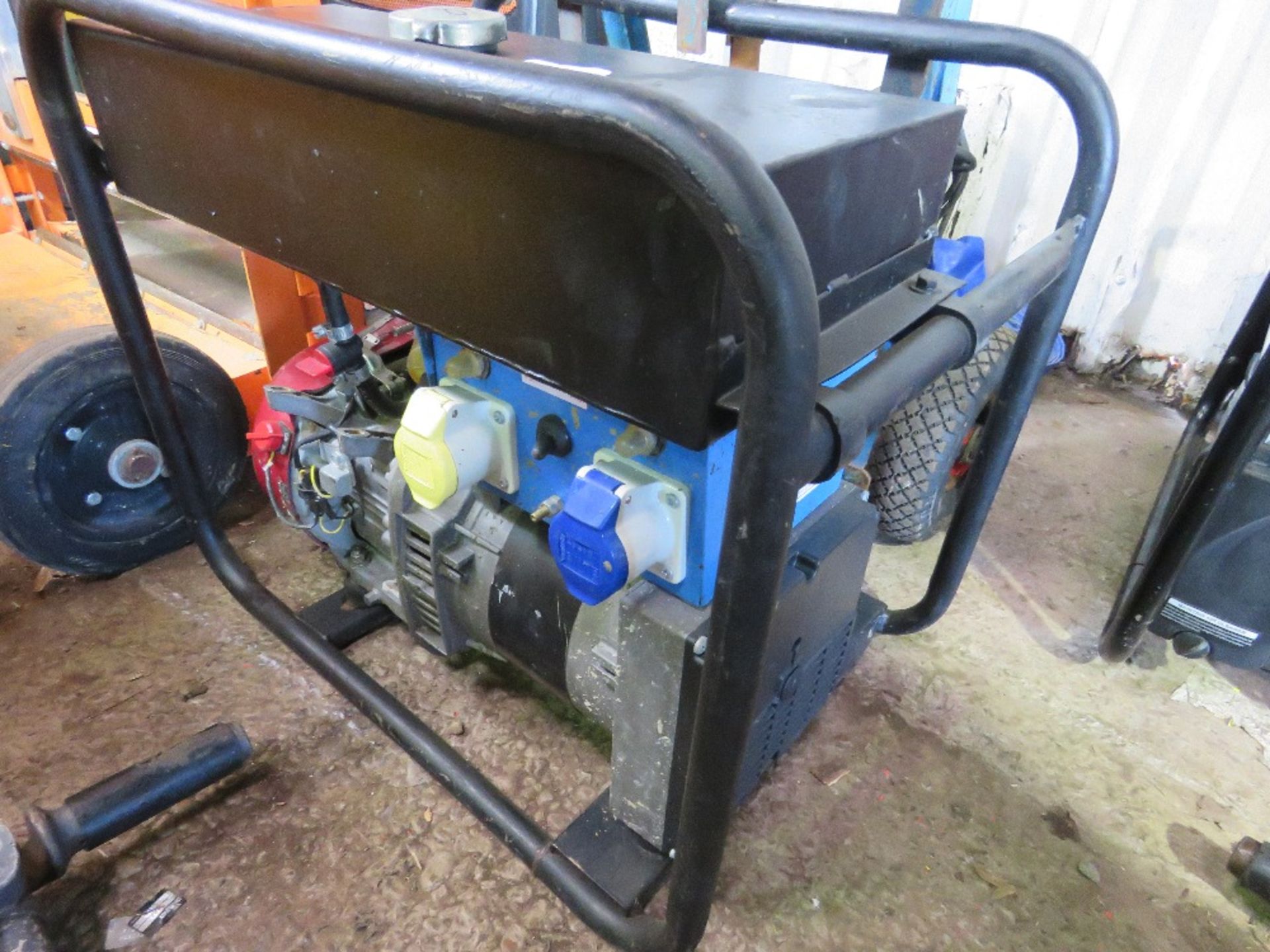 STEPHILL DUAL VOLTAGE PETROL GENERATOR. WHEN TESTED WAS SEEN TO RUN AND SHOWED POWER. - Image 2 of 5