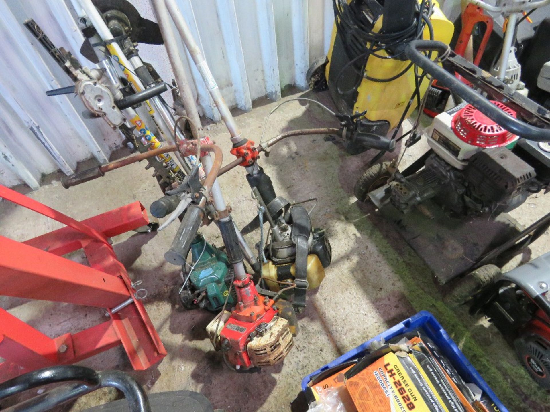 2 X STRIMMERS PLUS A MULTI TOOL UNIT. THIS LOT IS SOLD UNDER THE AUCTIONEERS MARGIN SCHEME, THER