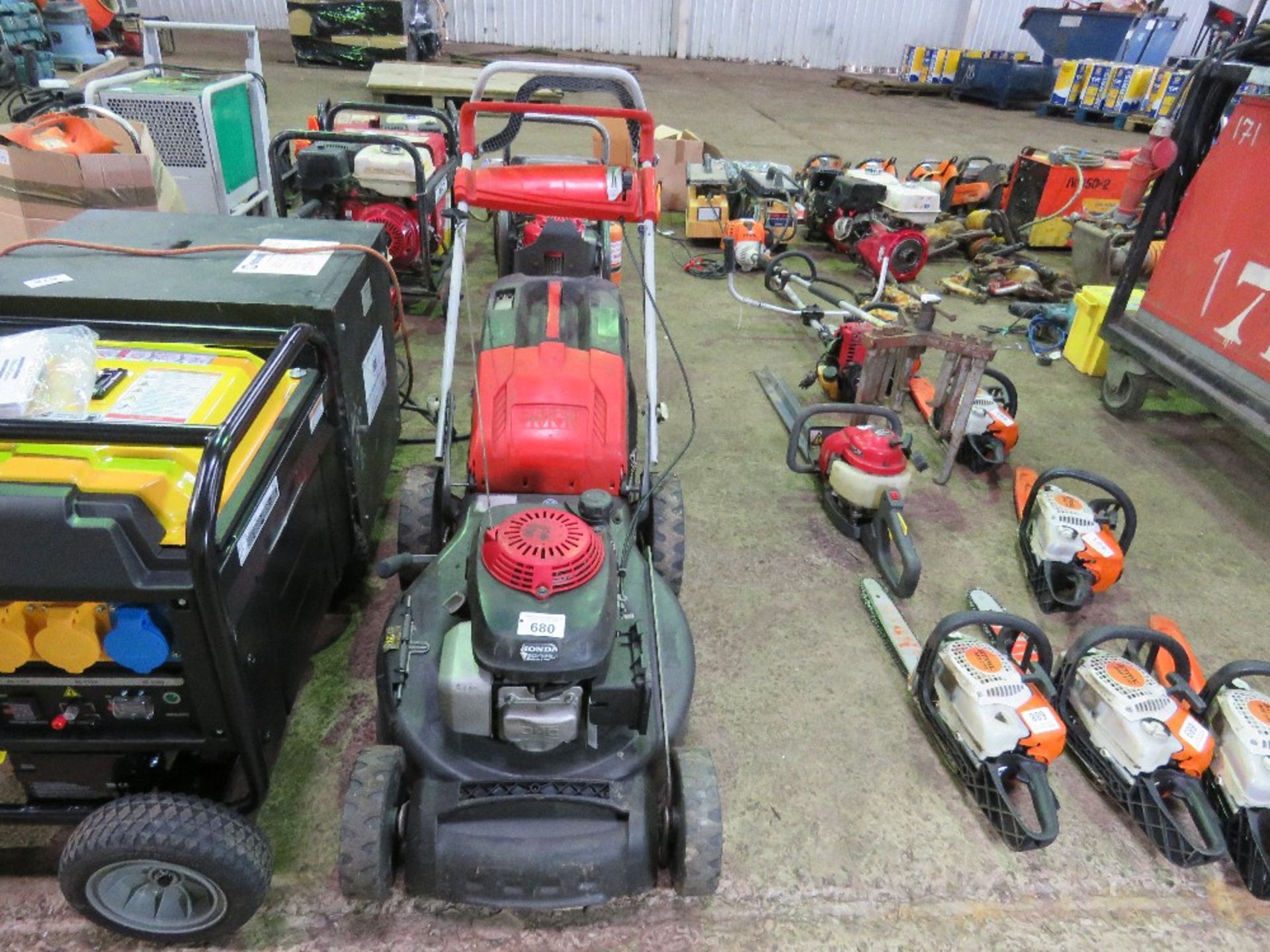 HONDA MOWER COMPLETE WITH COLLECTOR. - Image 2 of 3