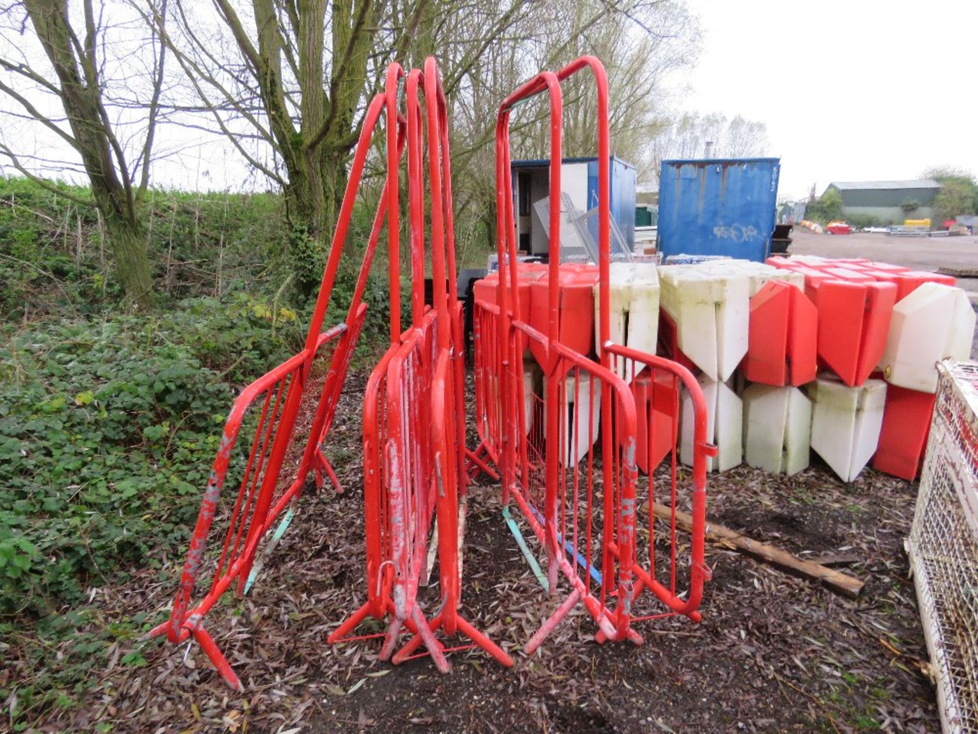 6 X RED PEDESTRIAN FENCE SAFETY GATES. SOURCED FROM SITE CLEARANCE. THIS LOT IS SOLD UNDER THE AU - Image 3 of 4