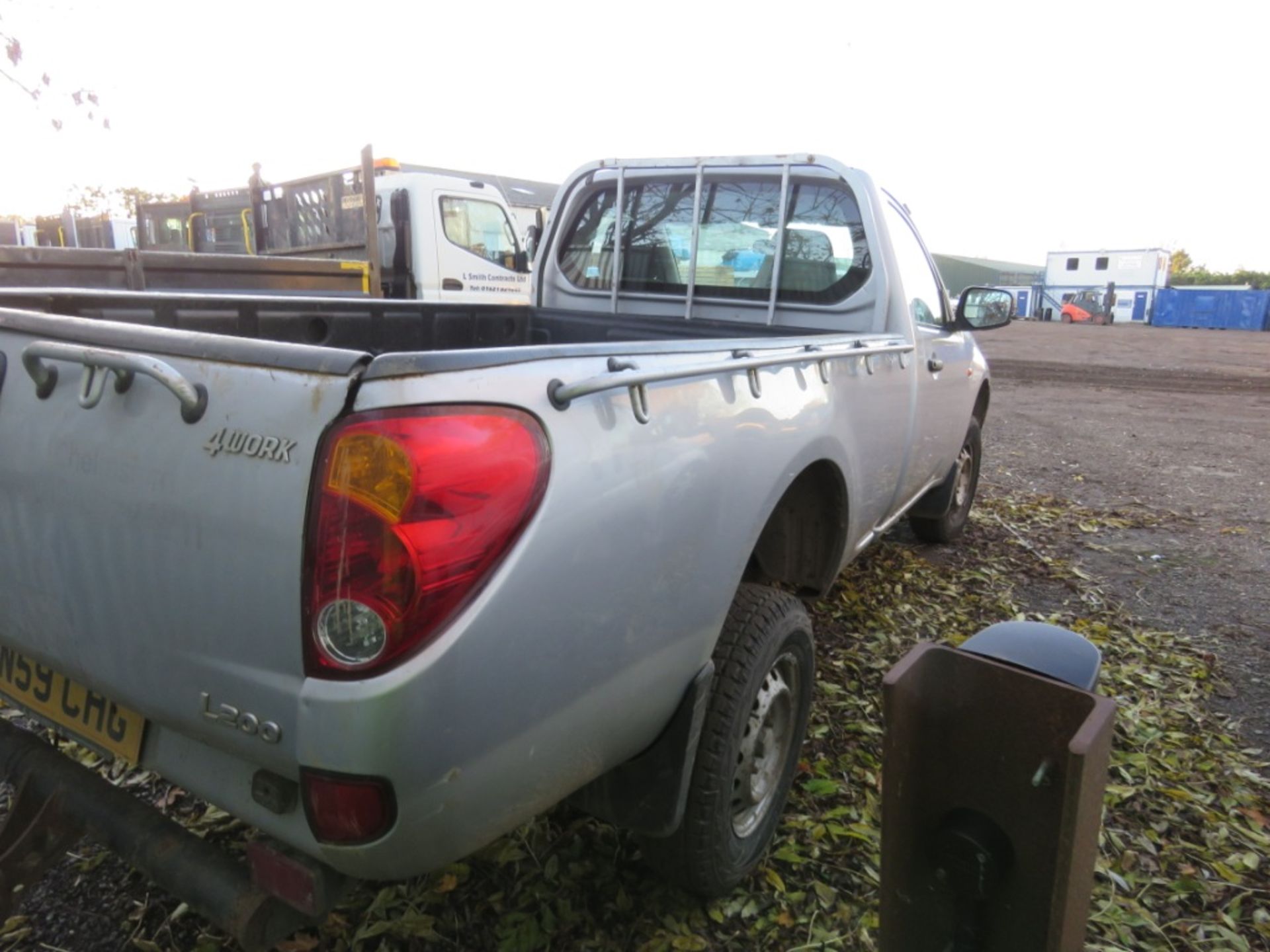 MITSUBISHI L200 4WORK DI 4WD SINGLE CABBED PICKUP TRUCK REG:DN59 CHG. WITH V5. MOT UNTIL 14/08/24. 1 - Image 7 of 13