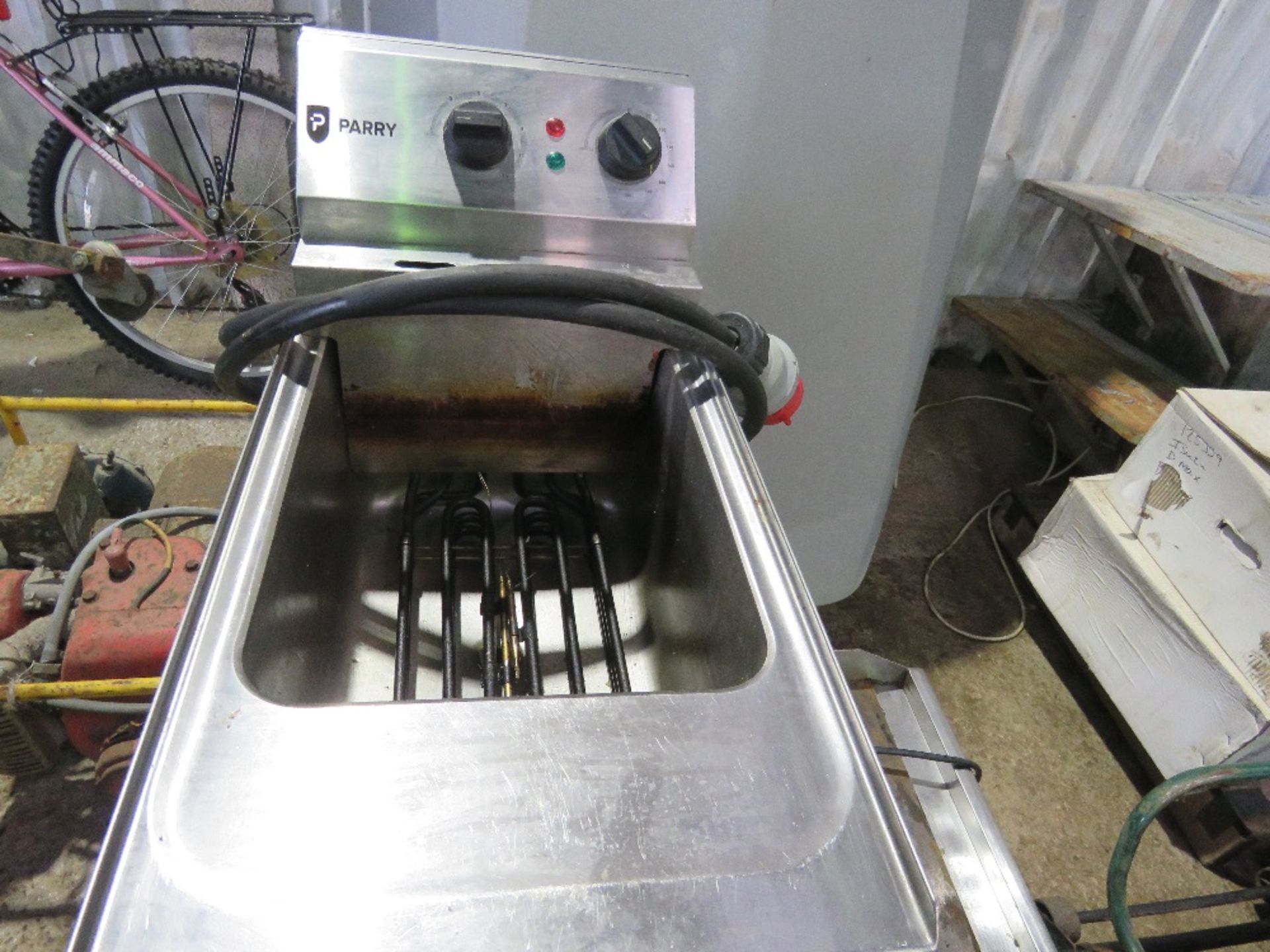 LINCAT FOOD HEATER ON A STAND, 240V GRIDDLE PLUS A 3 PHASE FRYER UNIT. THIS LOT IS SOLD UNDER TH - Image 5 of 9