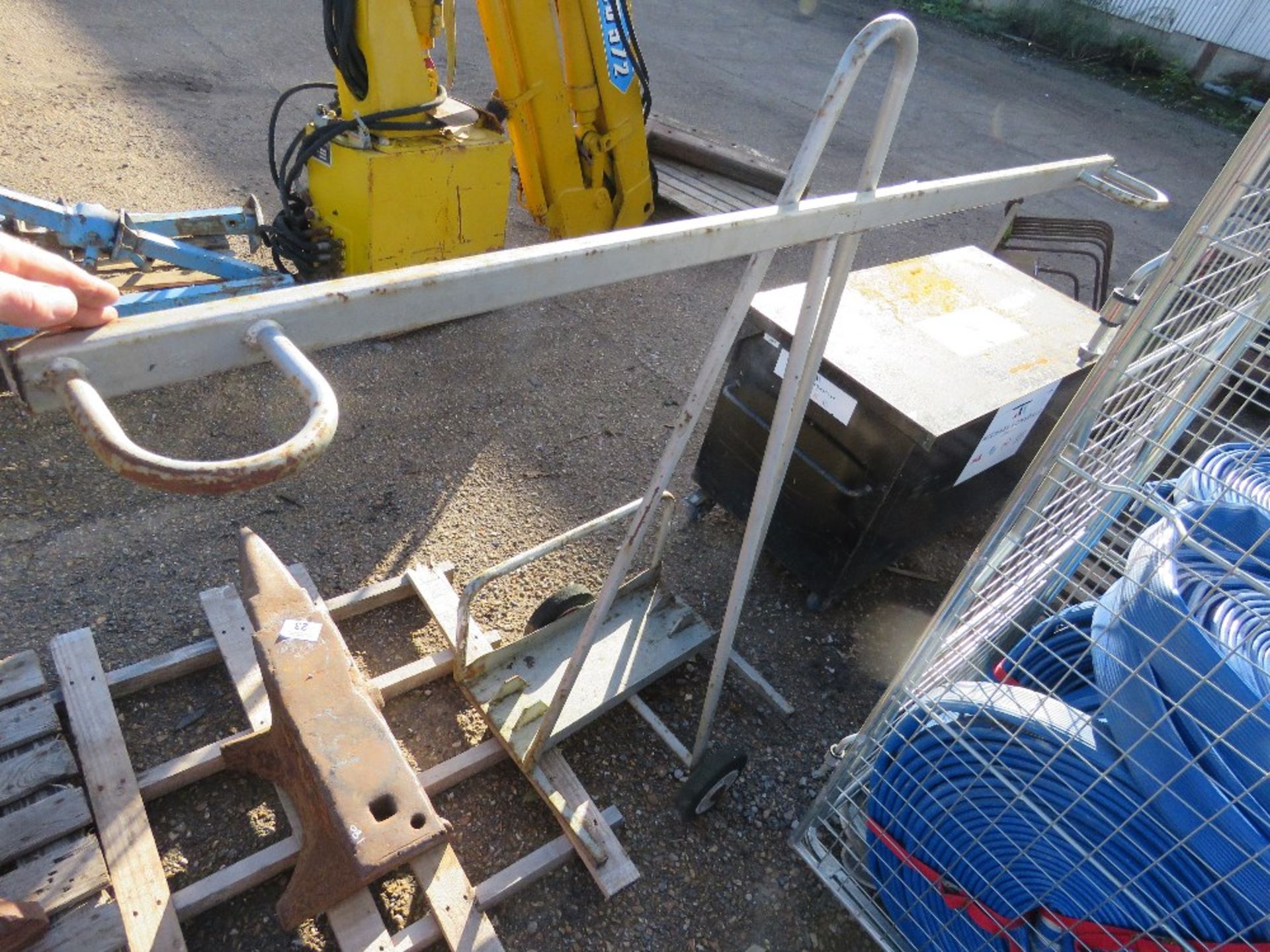BOARD CARRYING TROLLEY. THIS LOT IS SOLD UNDER THE AUCTIONEERS MARGIN SCHEME, THEREFORE NO VAT W - Image 4 of 4