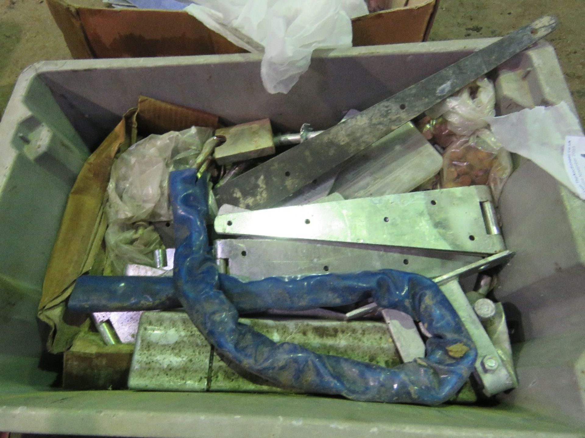 LOCKS AND HINGES ETC. THIS LOT IS SOLD UNDER THE AUCTIONEERS MARGIN SCHEME, THEREFORE NO VAT WILL - Image 3 of 4