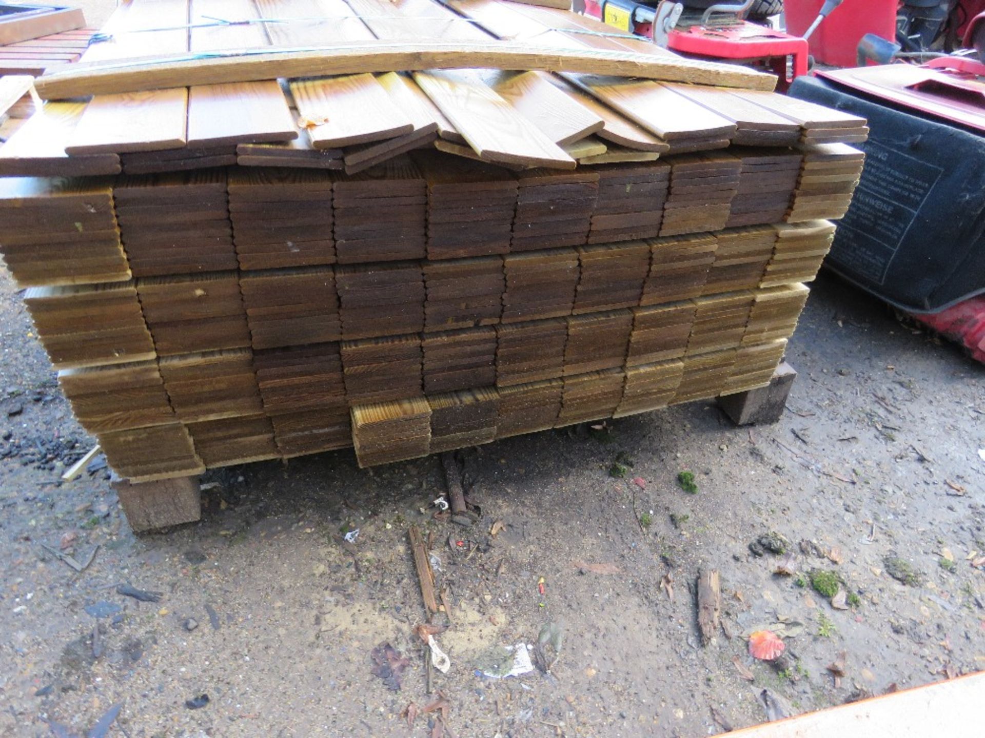 PALLET OF HIT AND MISS TREATED TIMBER. THIS LOT IS SOLD UNDER THE AUCTIONEERS MARGIN SCHEME, THE - Image 2 of 3