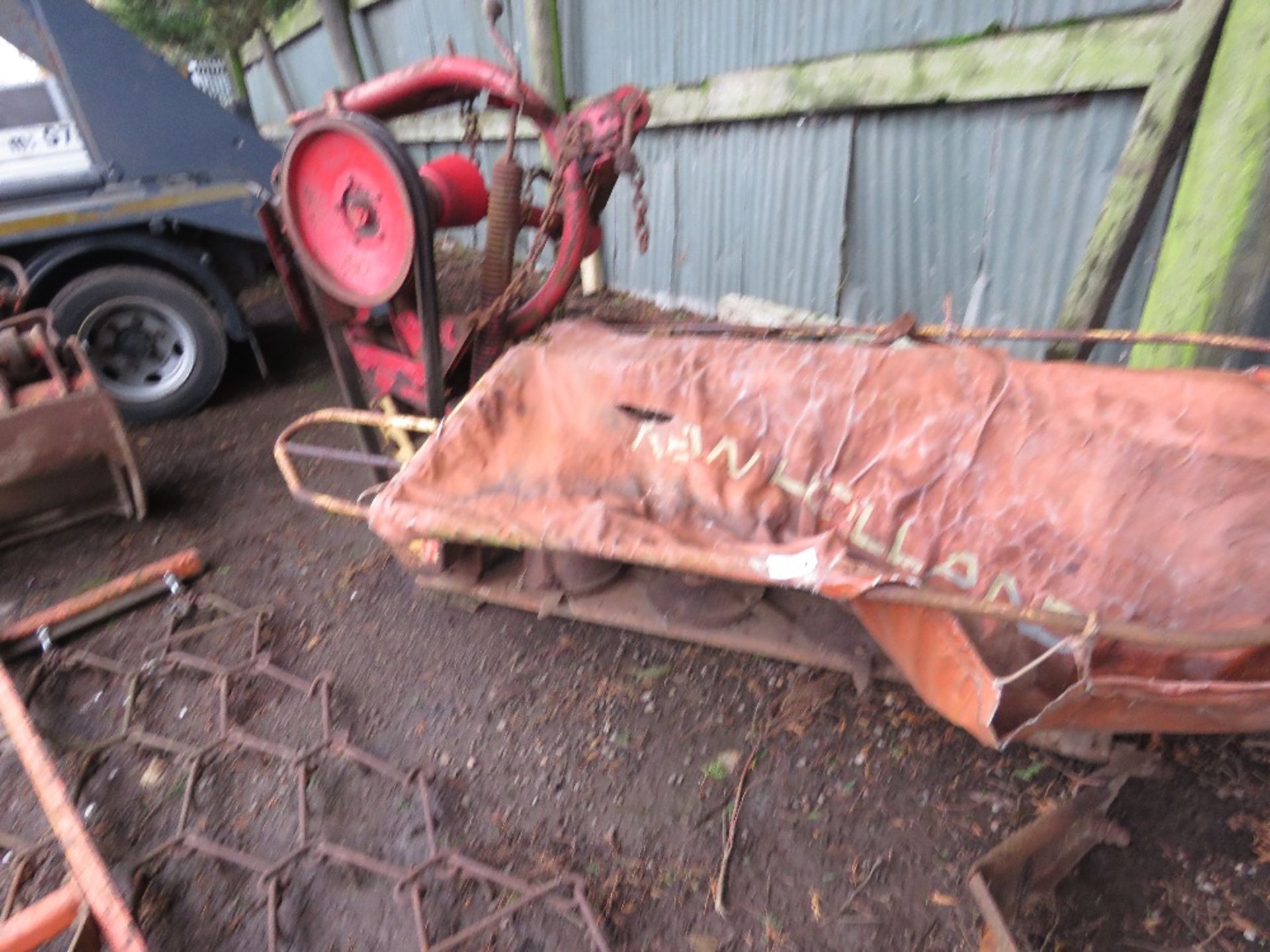 NEW HOLLAND DISC HAY MOWER, TRACTOR MOUNTED. THIS LOT IS SOLD UNDER THE AUCTIONEERS MARGIN SCHEME