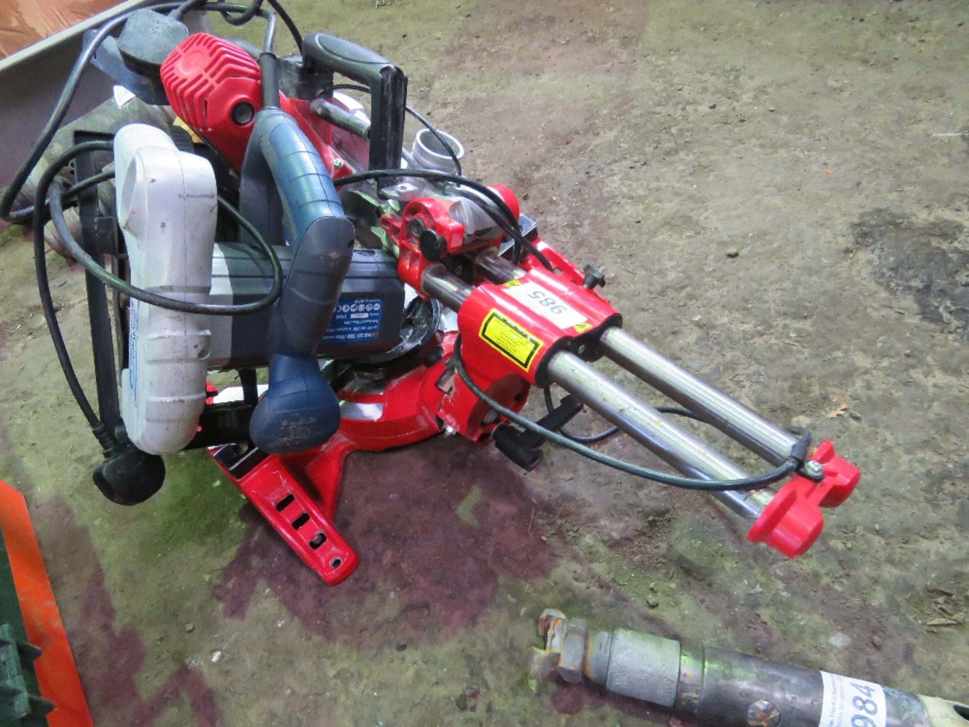 MITRE SAW AND A CIRCULAR SAW. THIS LOT IS SOLD UNDER THE AUCTIONEERS MARGIN SCHEME, THEREFORE NO - Image 2 of 5