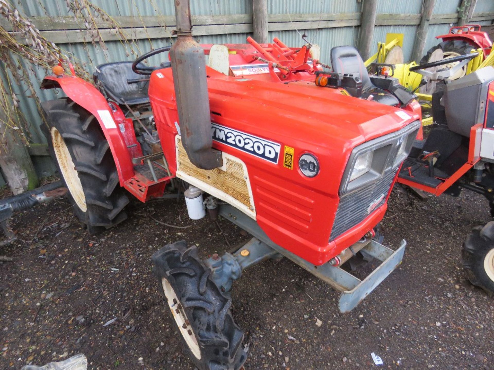 YANMAR YM2020D COMPACT AGRICULTURAL TRACTOR, 4WD, AGRICULTURAL TYRES, WITH REAR LINKAGE. FROM LIMITE - Image 2 of 10