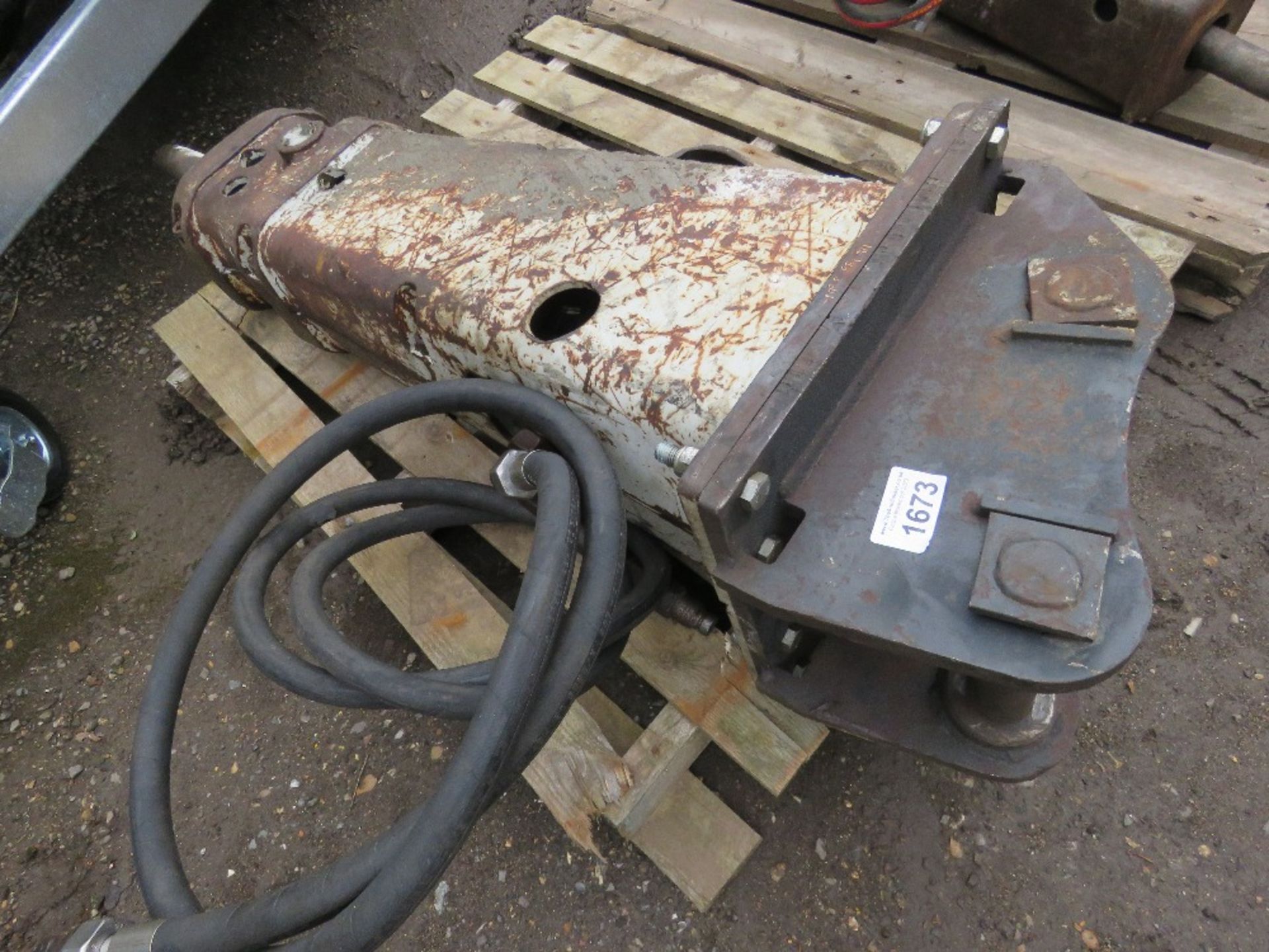 LARGE HYDRAULIC EXCAVATOR MOUNTED BREAKER ON 50MM PINS. - Image 2 of 4