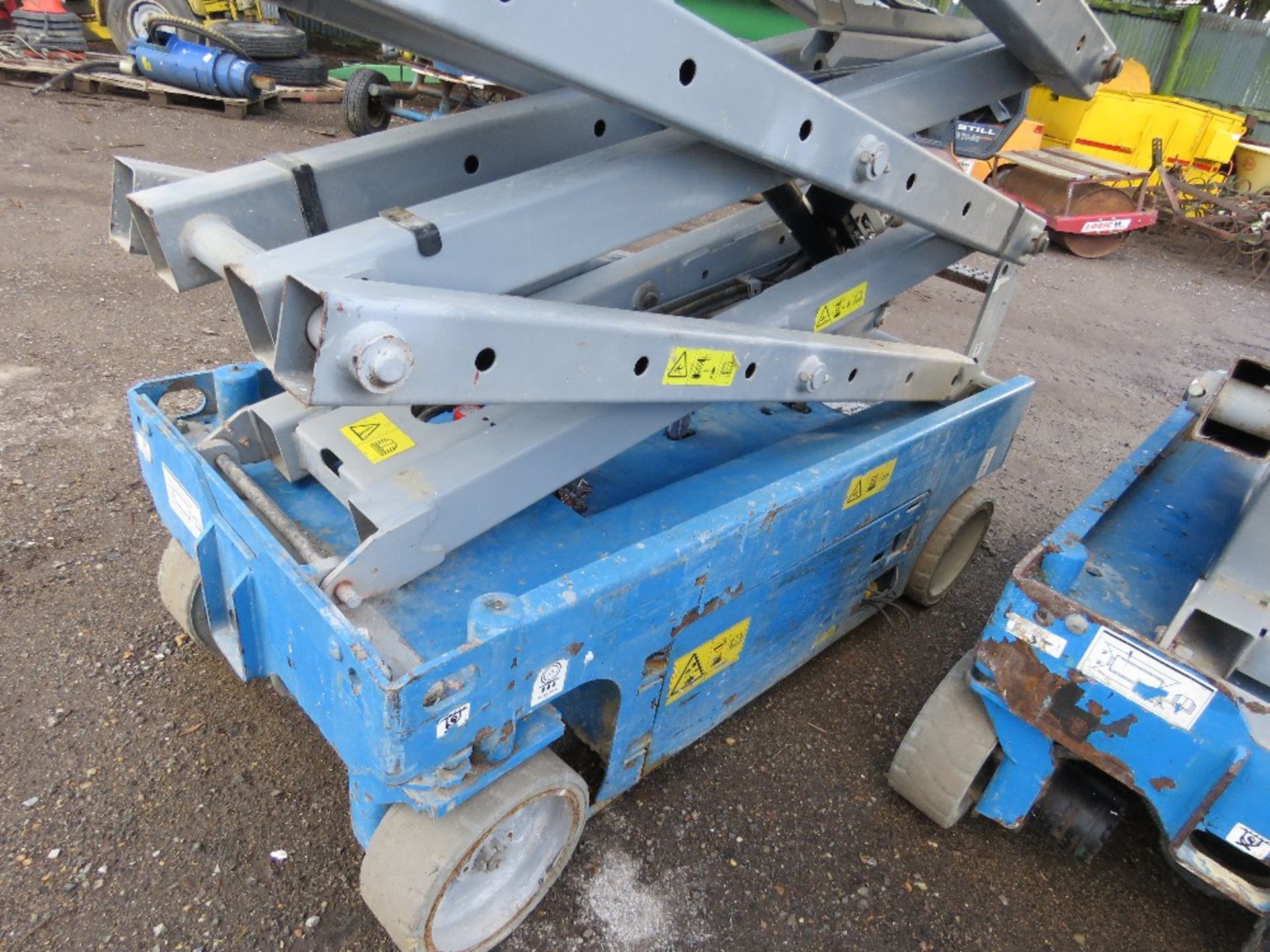 GENIE GS1932 SCISSOR LIFT ACCESS UNIT. YEAR 2008 BUILD. SN:GS3008C-988. WHEN TESTED WAS SEEN TO DRI - Image 7 of 10