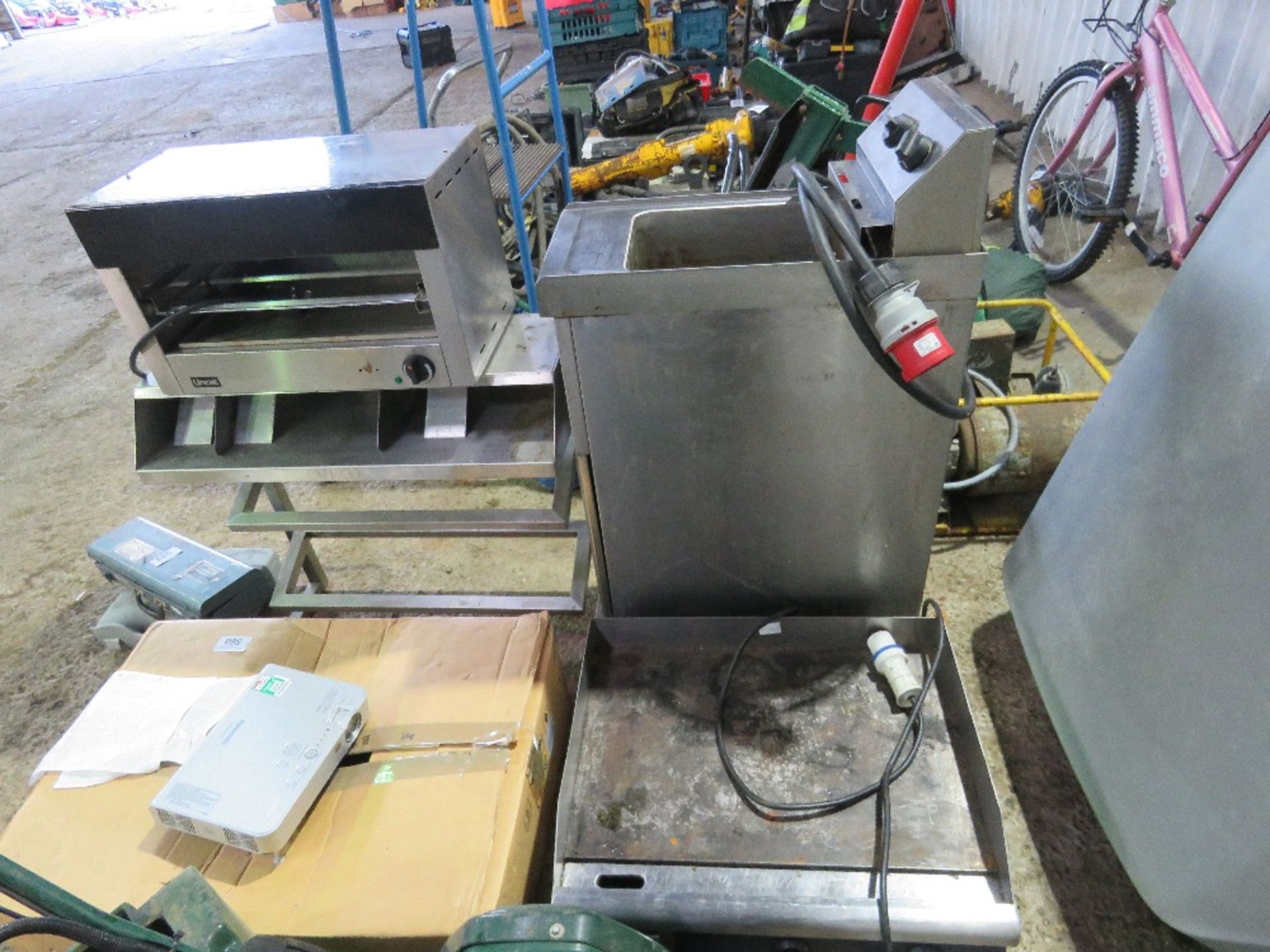 LINCAT FOOD HEATER ON A STAND, 240V GRIDDLE PLUS A 3 PHASE FRYER UNIT. THIS LOT IS SOLD UNDER TH - Image 6 of 9