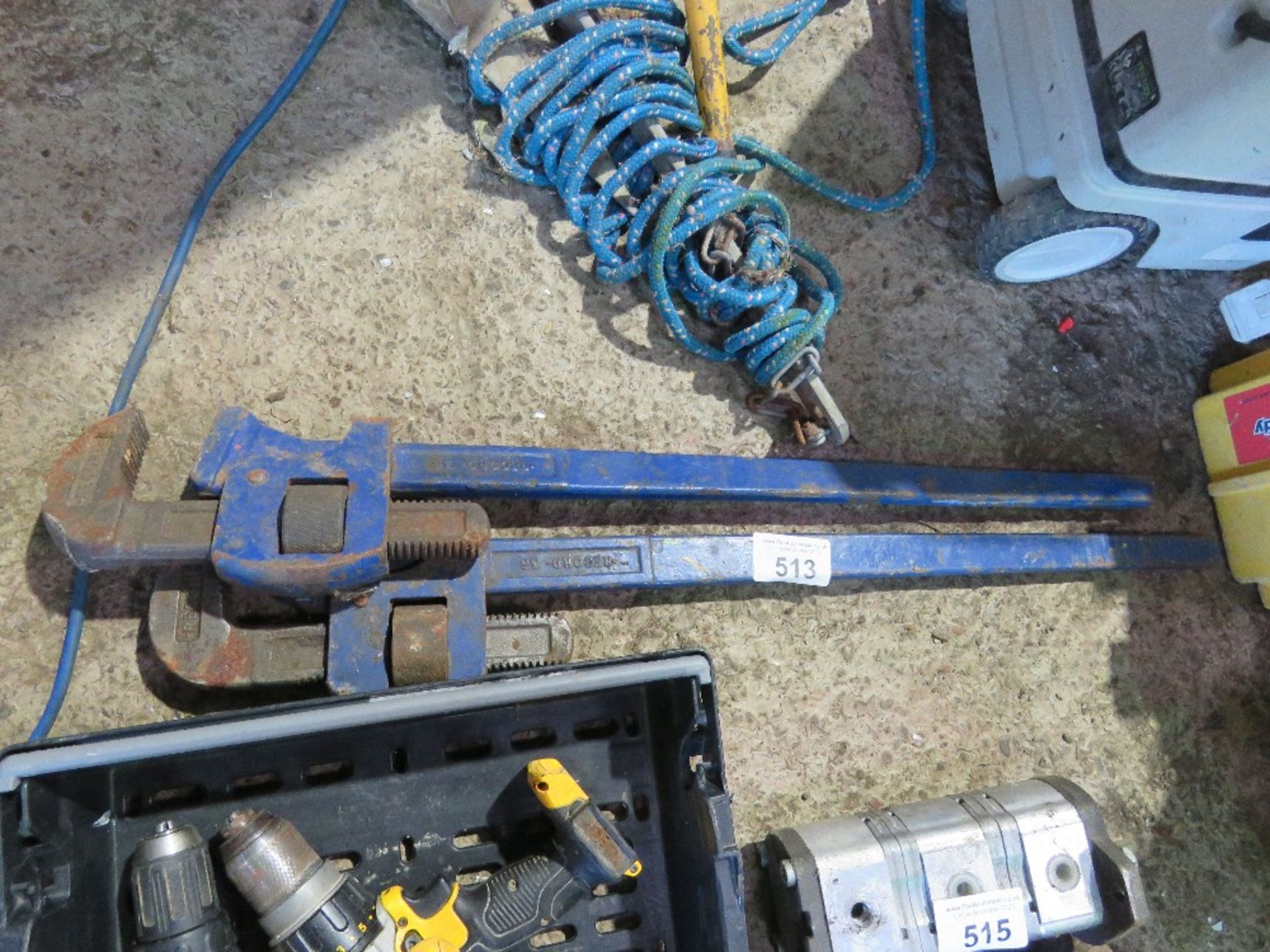 2 X LARGE STILLSON SPANNERS. THIS LOT IS SOLD UNDER THE AUCTIONEERS MARGIN SCHEME, THEREFORE NO