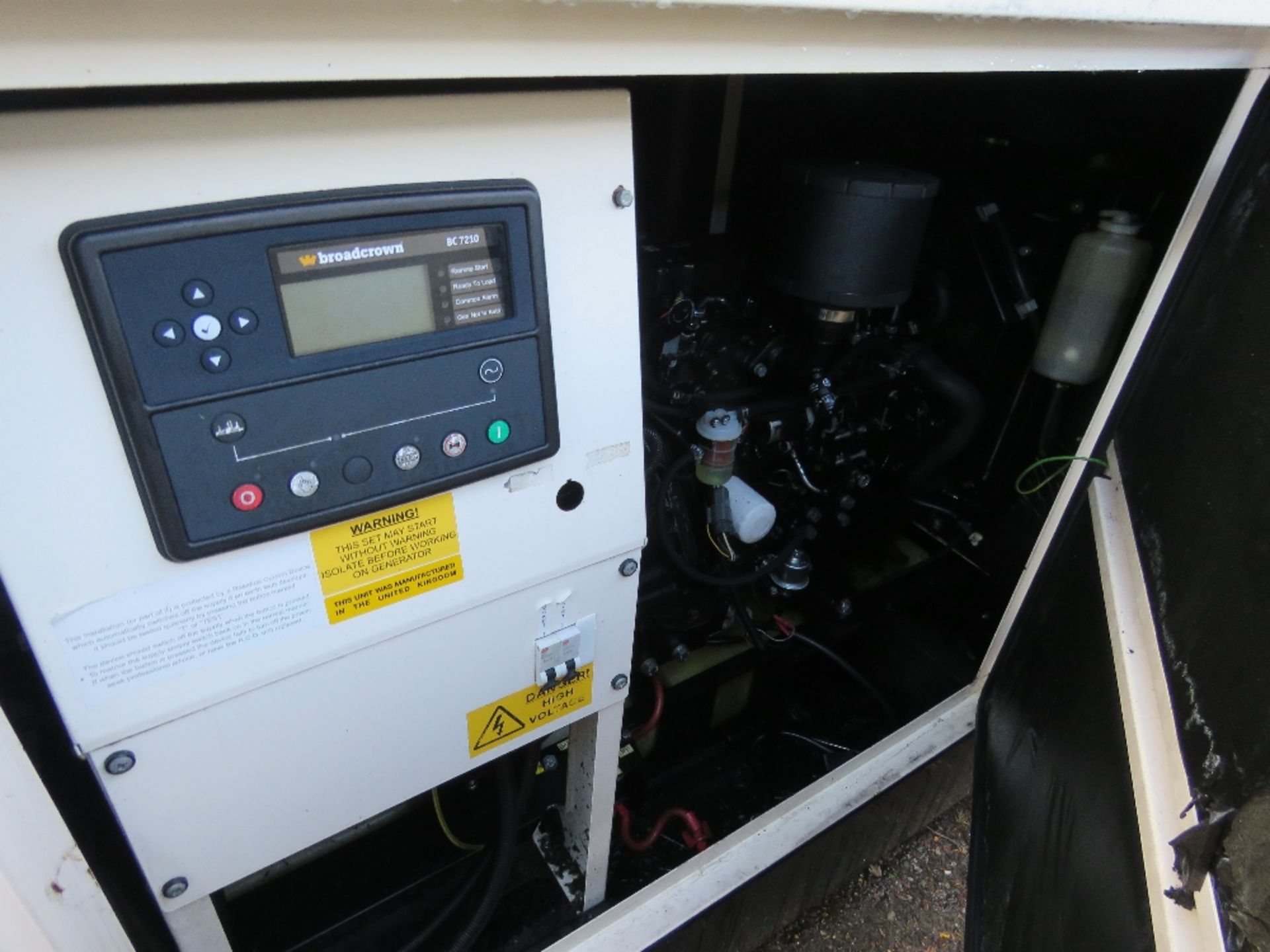 JCB 11KVA SKID MOUNTED SILENCED GENERATOR, SINGLE PHASE 240V OUTPUT, 2016 BUILD. SOURCED FROM MAJOR - Image 3 of 6