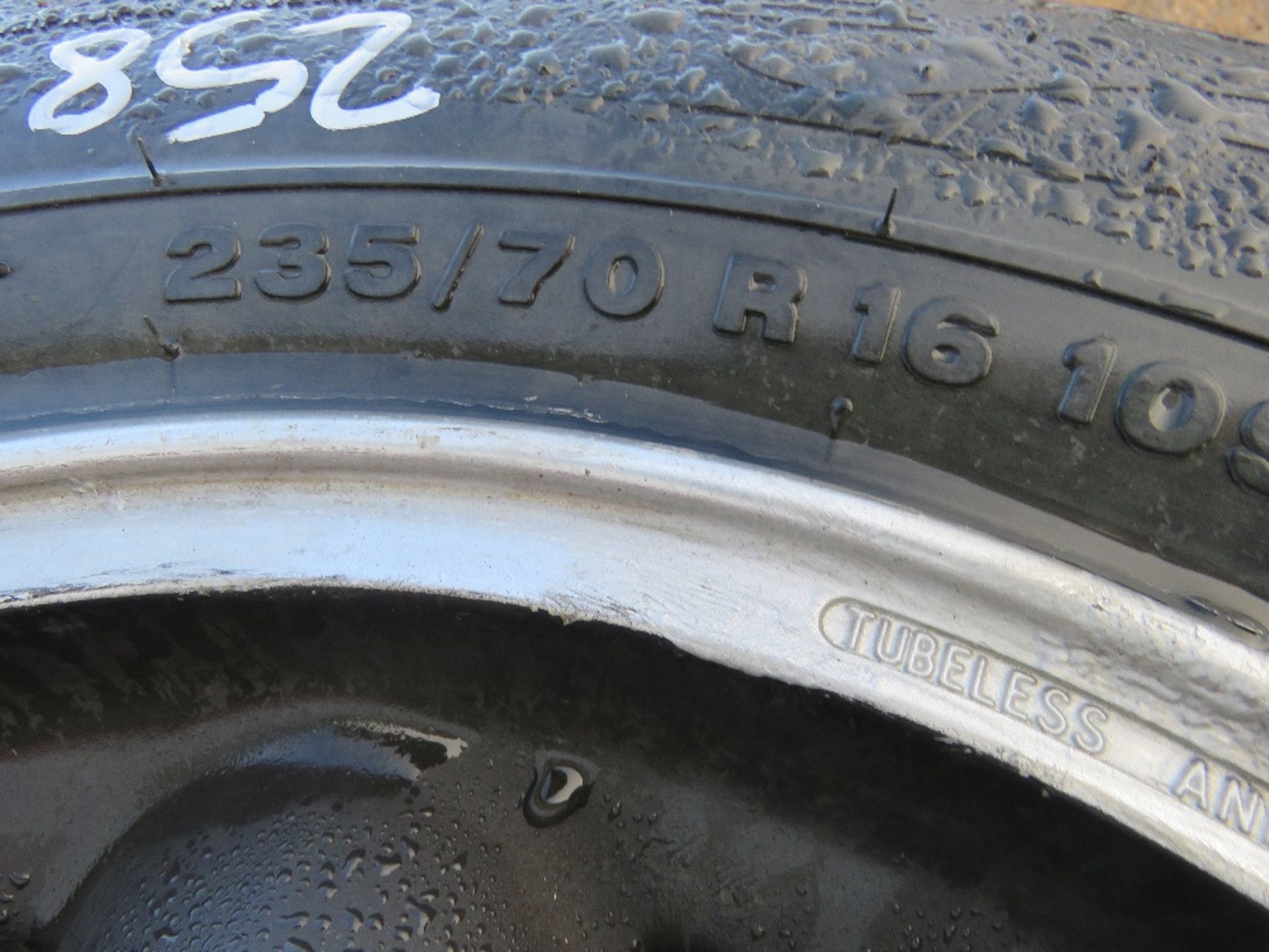 2 X LANDROVER DISCOVERY ALLOY WHEELS AND TYRES. THIS LOT IS SOLD UNDER THE AUCTIONEERS MARGIN SCH - Image 3 of 5