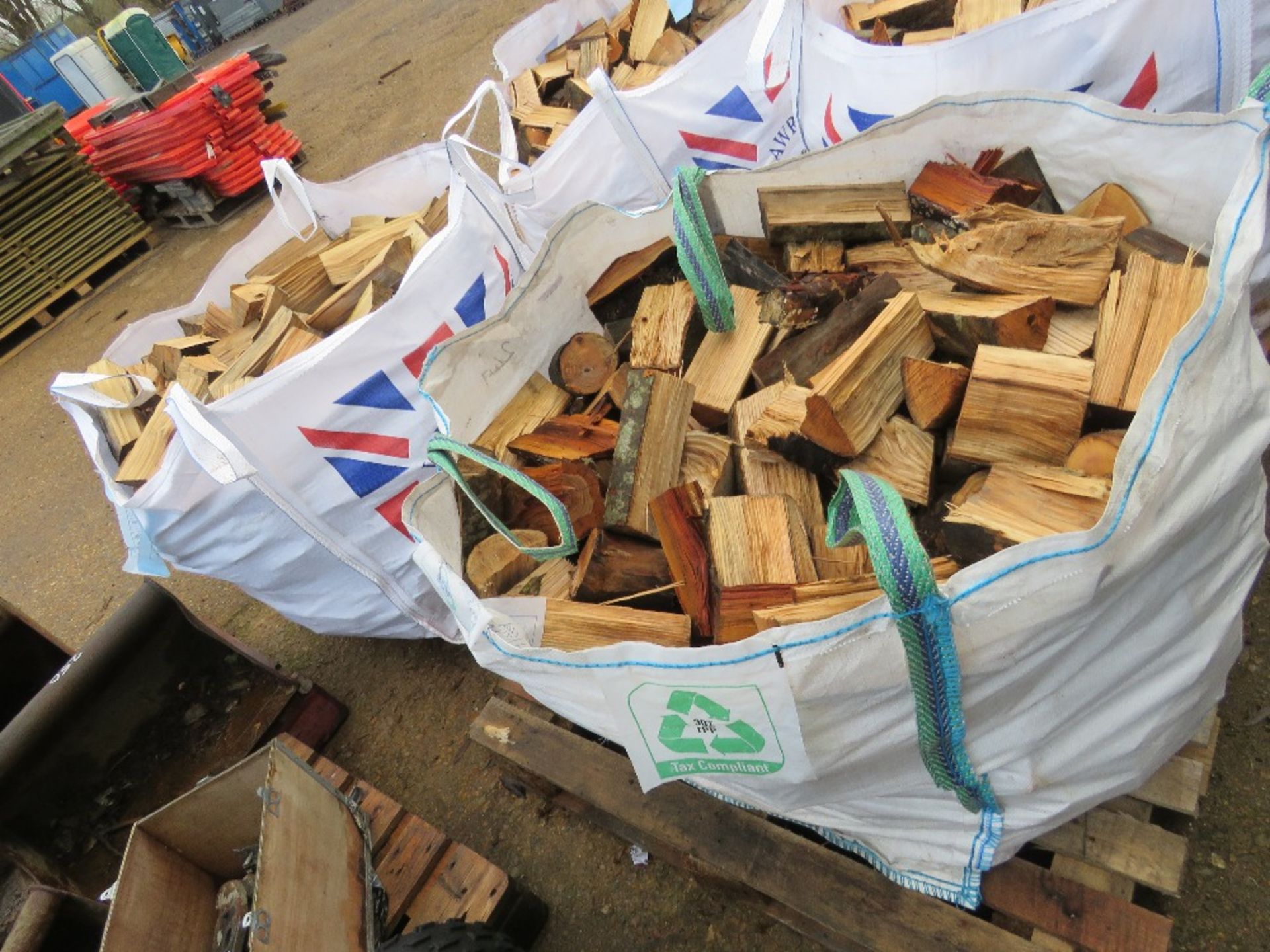 2 X BULK BAGS OF HARDWOOD FIRE WOOD LOGS. THIS LOT IS SOLD UNDER THE AUCTIONEERS MARGIN SCHEME, - Image 4 of 4