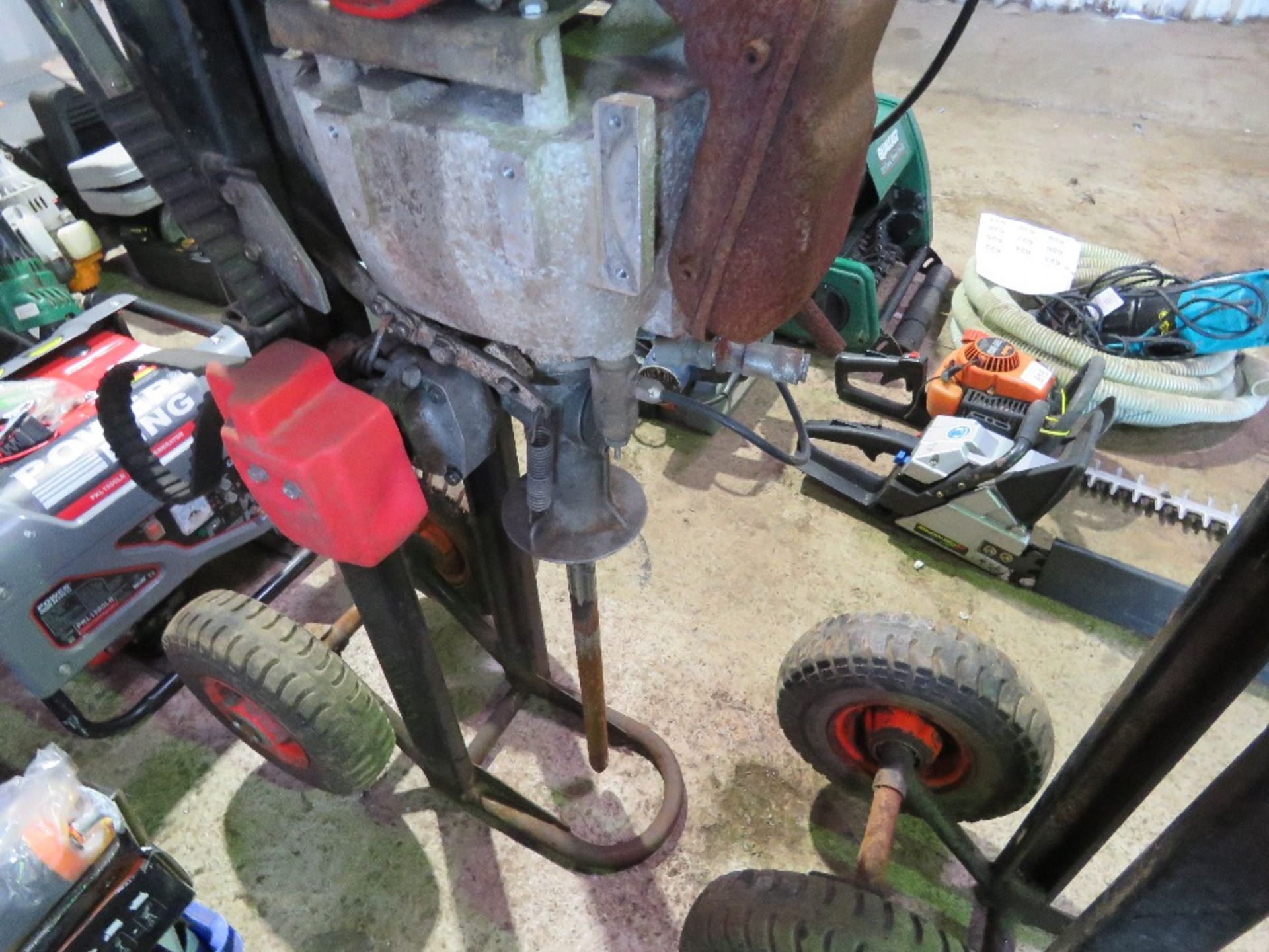 PETROL ENGINED SOIL AERATOR SPIKE UNIT, WITH ONBOARD COMPRESSOR ON WHEELS. - Image 3 of 6