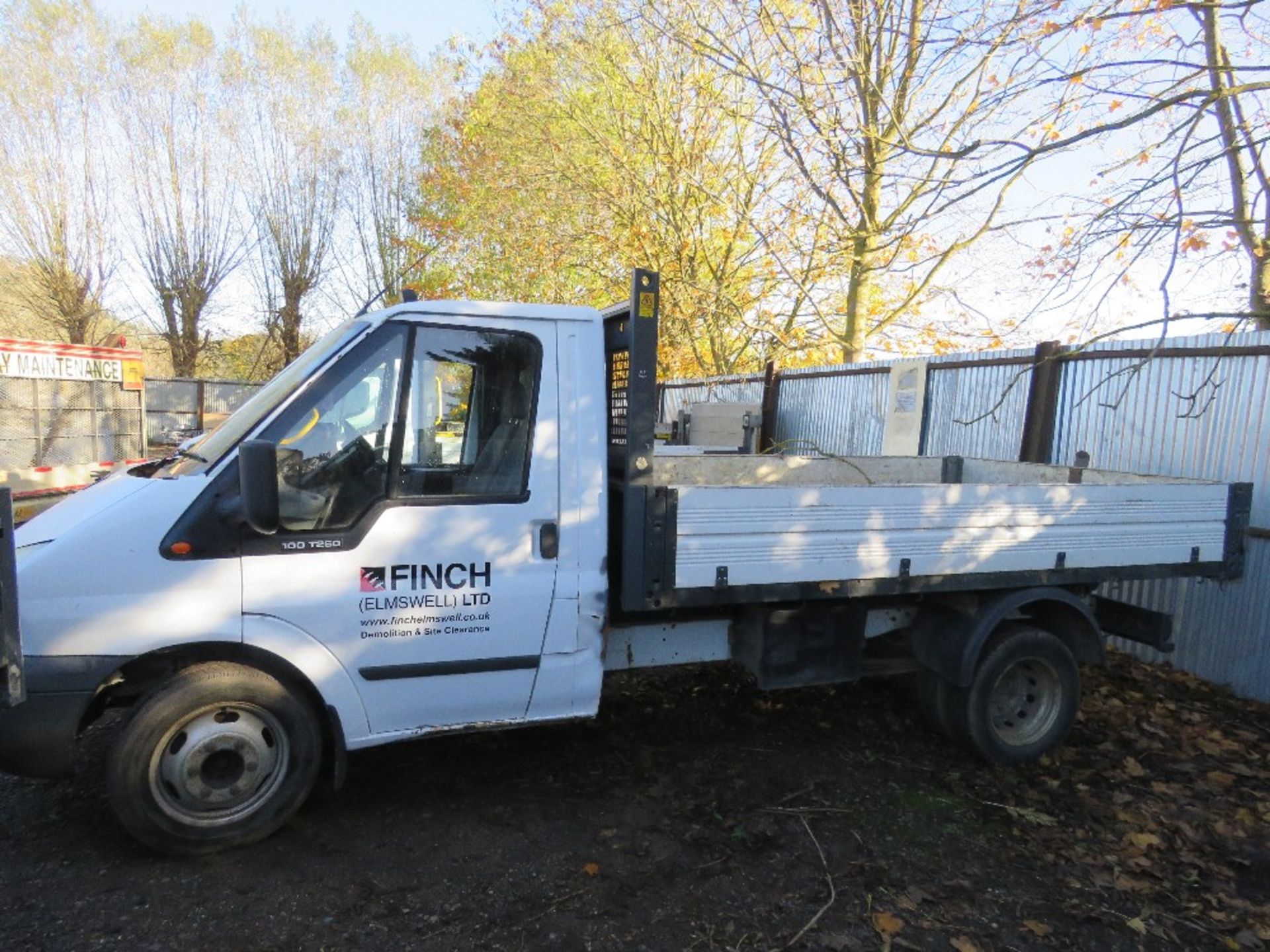 FORD TRANSIT 350 TWIN WHEEL 3.5TONNE TIPPER BODIED TRUCK REG:EN61 ERU . 129,873REC MILES. MOT RECEN - Image 3 of 10