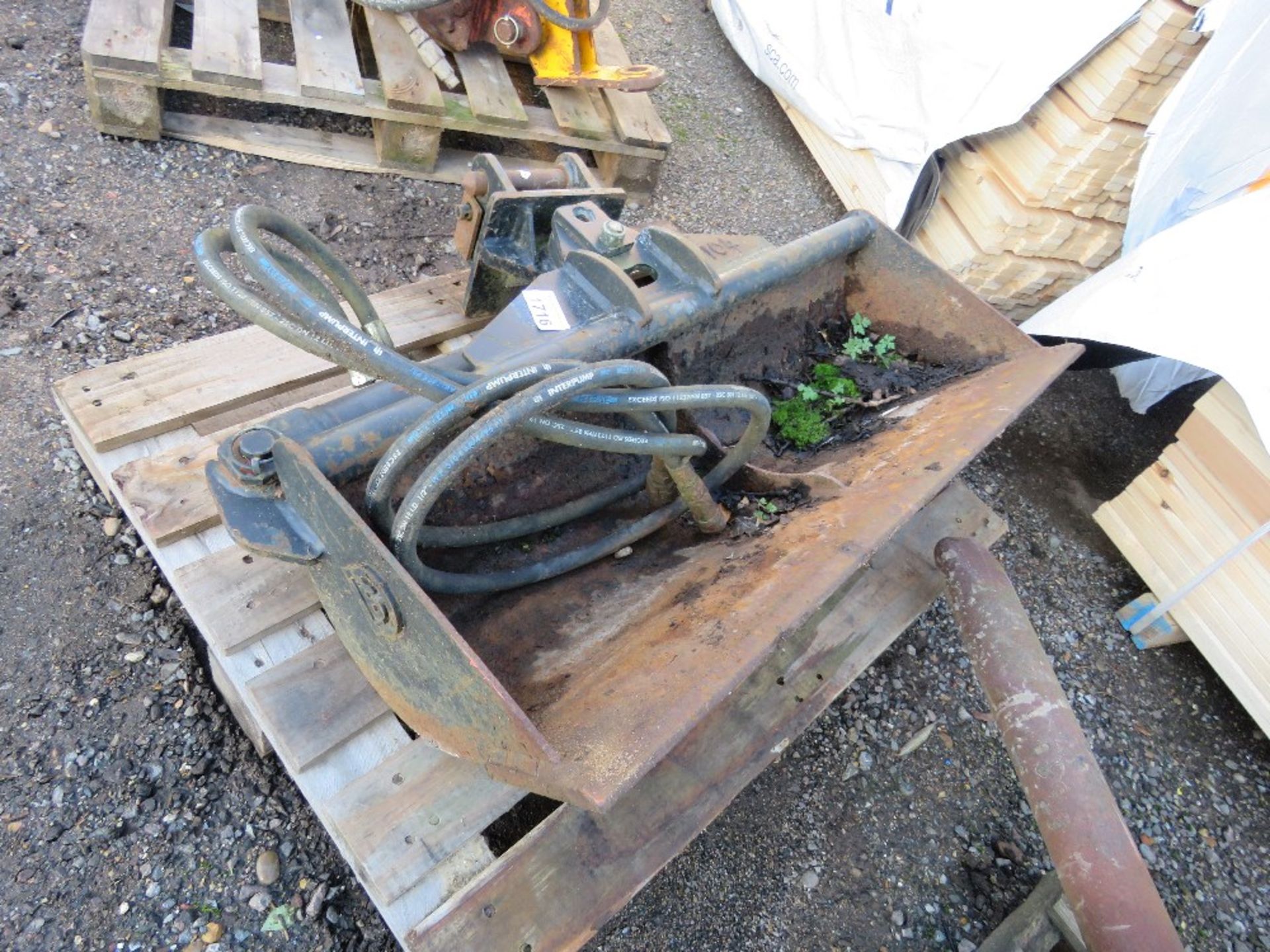 HYDRAULIC ANGLE ADJUSTMENT EXCAVATOR GRADING BUCKET ON 30MM PINS. PN:AT104 . DIRECT FROM LOCAL COMP - Image 2 of 4