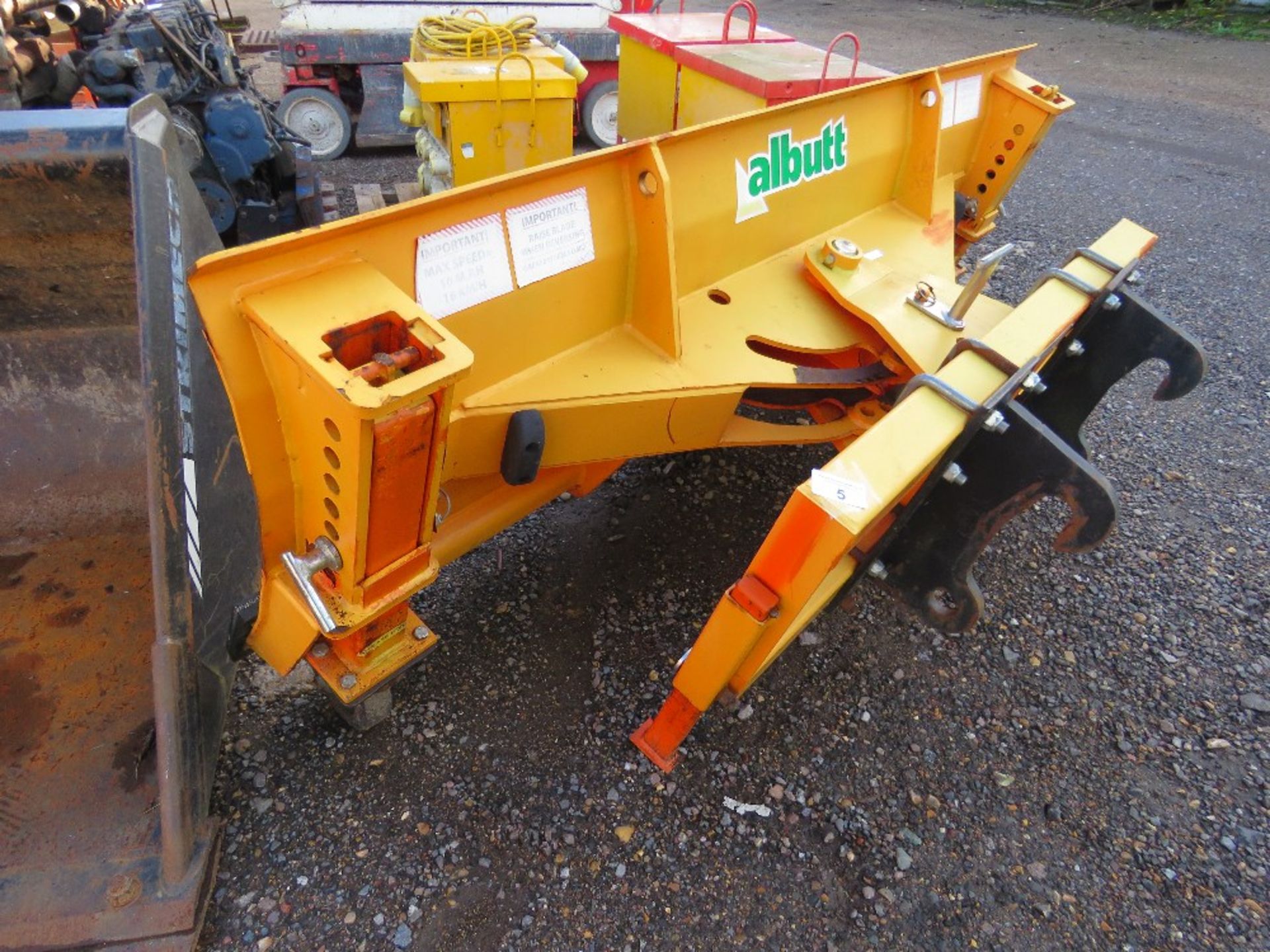 ALBUTT 7FT WIDTH ADJUSTABLE ANGLE SNOW PLOUGH WITH RUBBER BLADE, SUITABLE FOR JCB 515-40 LOADER OR S - Image 2 of 5