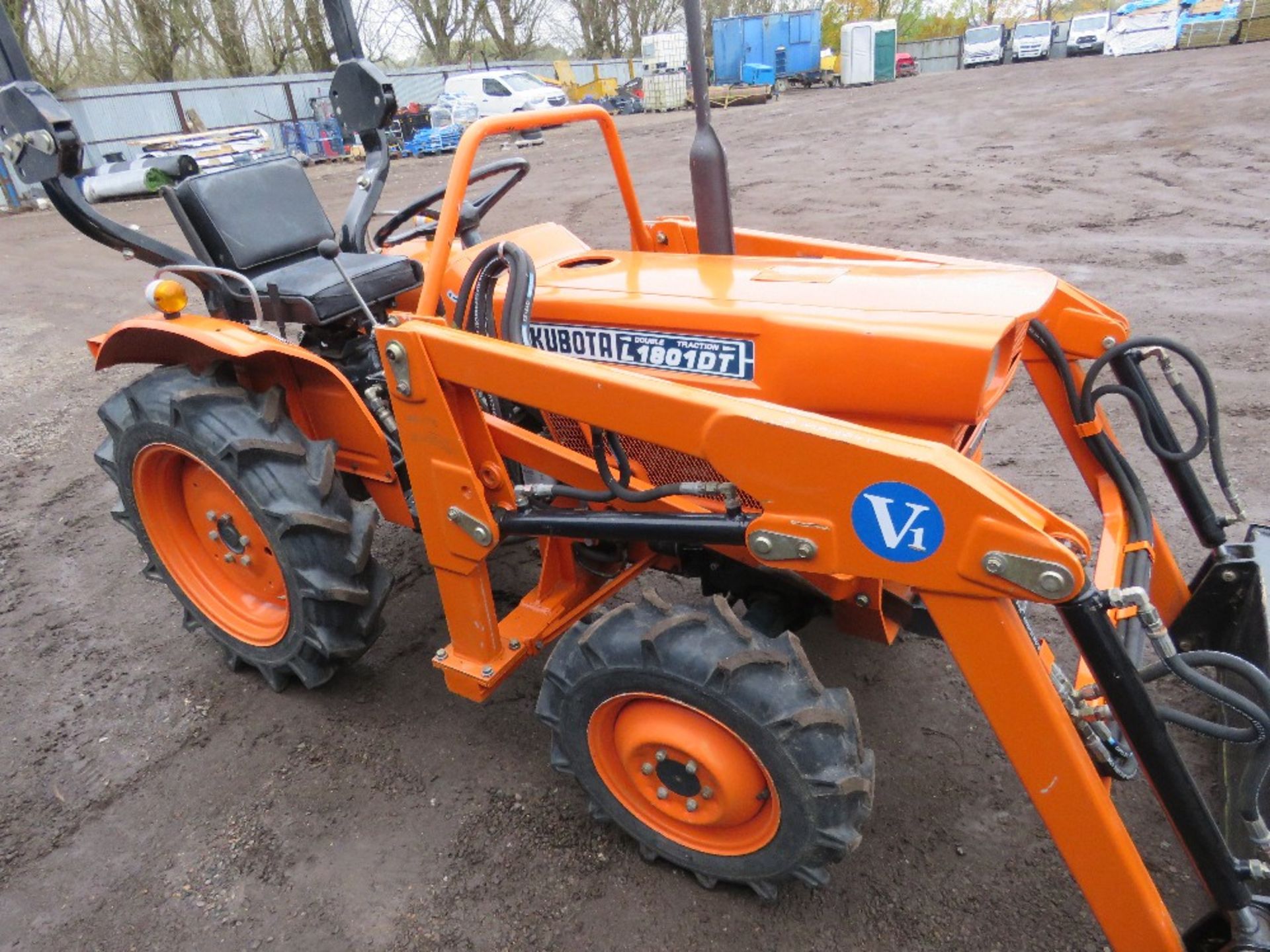 KUBOTA L1801DT 4WD COMPACT TRACTOR WITH POWER LOADER, 1259 REC HOURS. WHEN TESTED WAS SEEN TO RUN, D - Image 4 of 10