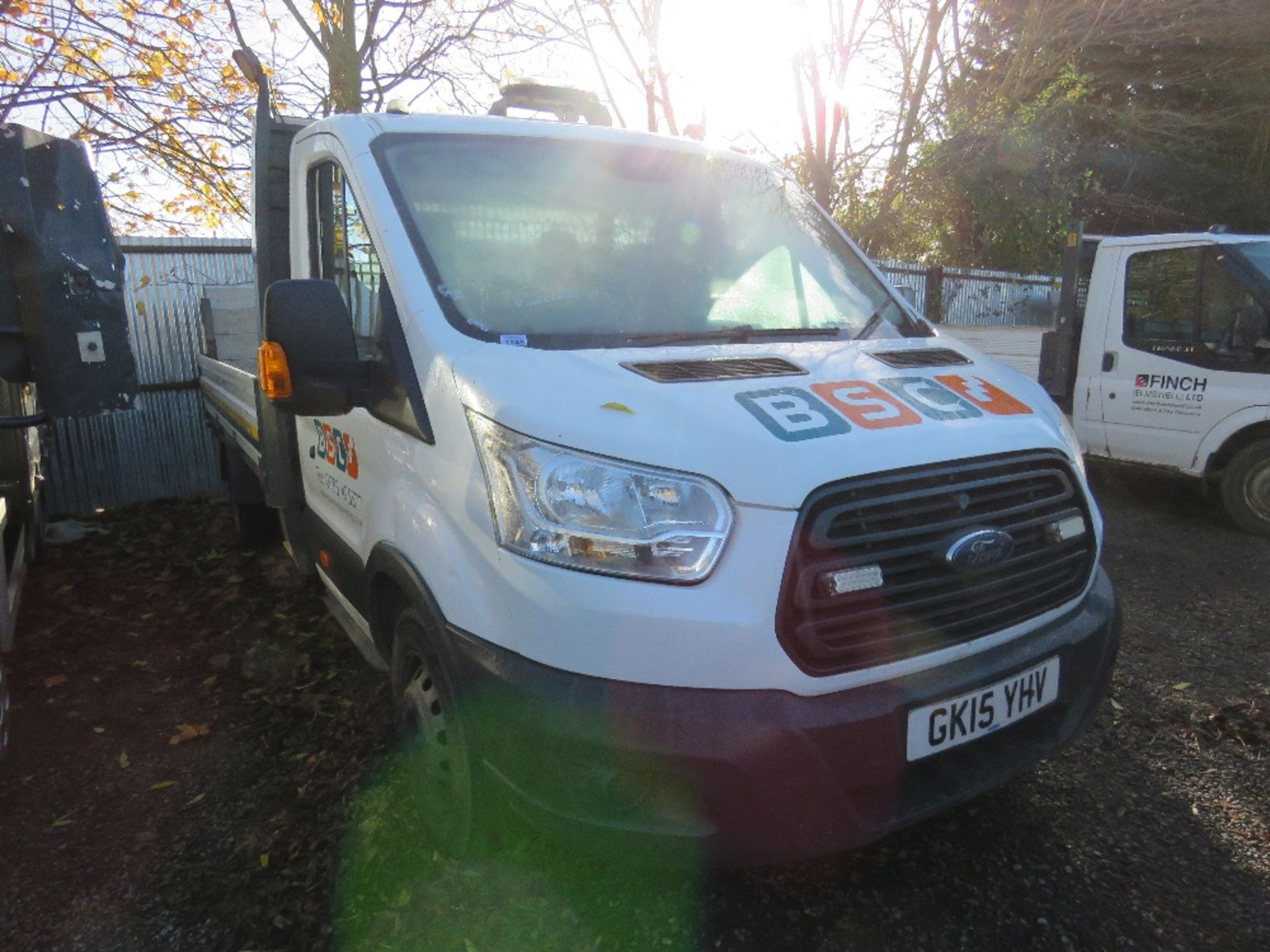 FORD TRANSIT 350 TWIN WHEEL 3.5TONNE DROP SIDE TRUCK WITH REAR TAIL LIFT REG:GK15 YHV. 216,966 REC M - Image 2 of 10