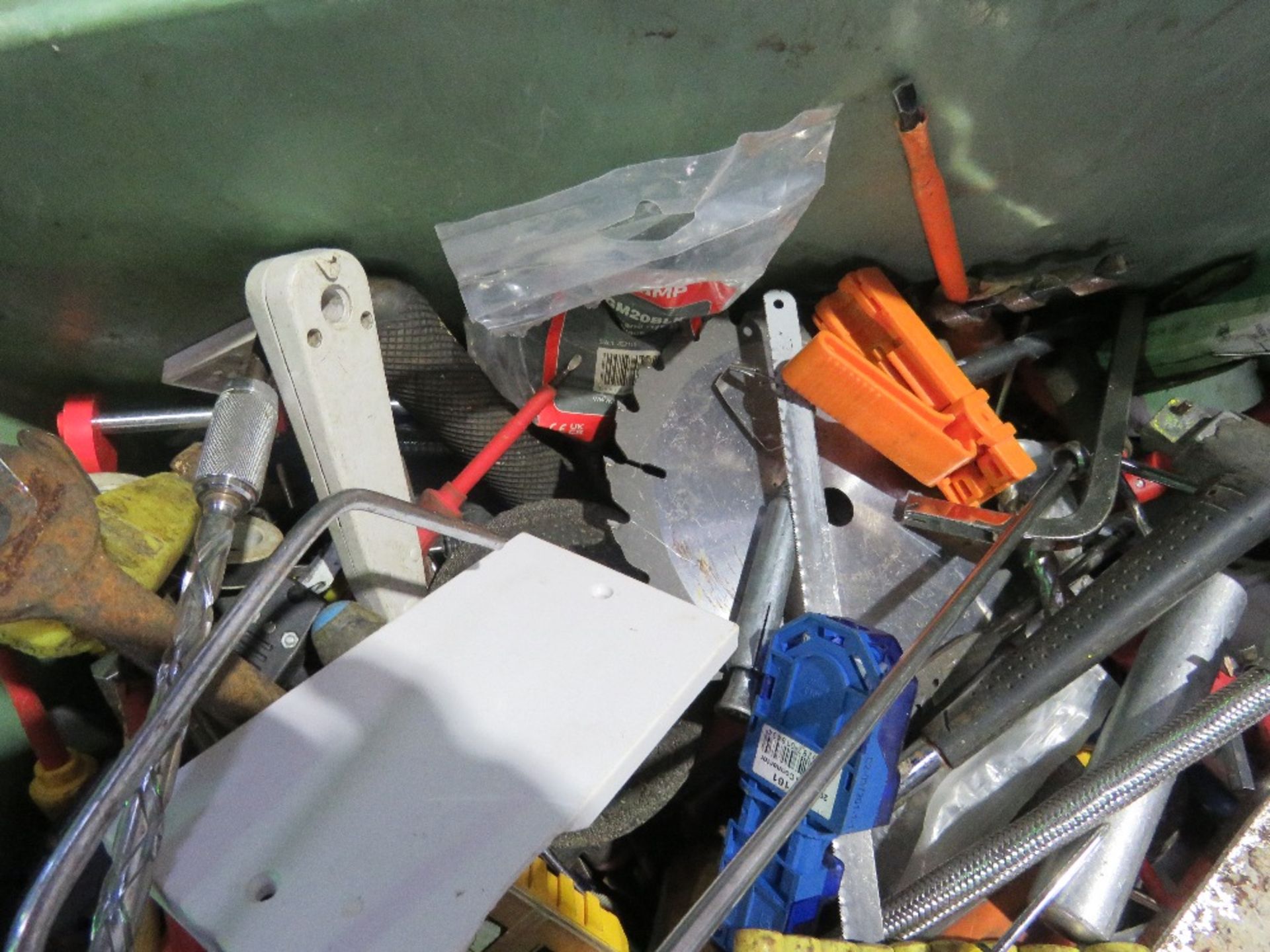 4 TRAYS OF ASSORTED TOOLS AND SUNDRIES. - Image 9 of 11