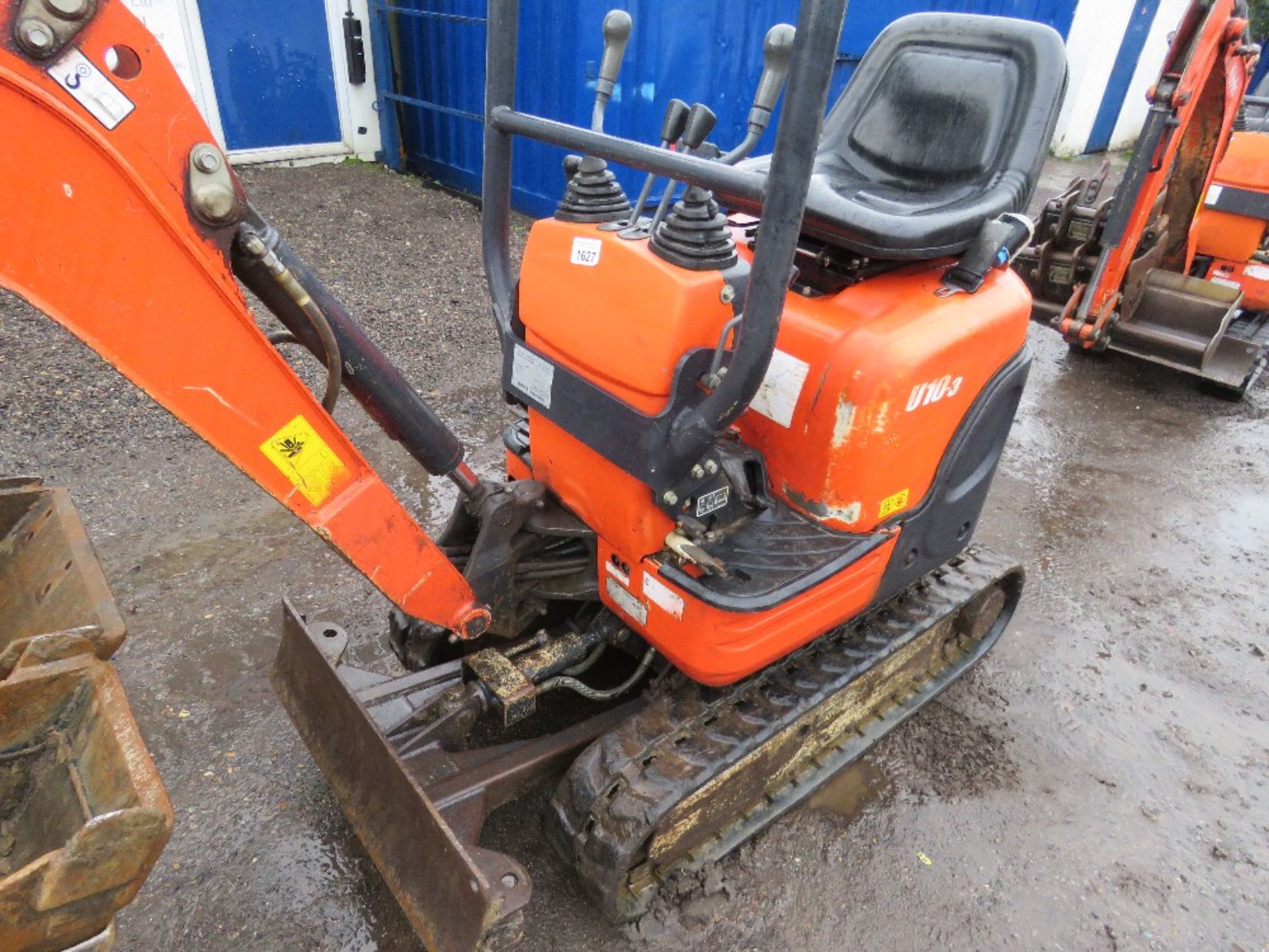 KUBOTA U10-3 MICRO EXCAVATOR YEAR 2014 WITH 3NO BUCKETS. SN:JKUU0103T01H23191 2476 REC HOURS. DIR