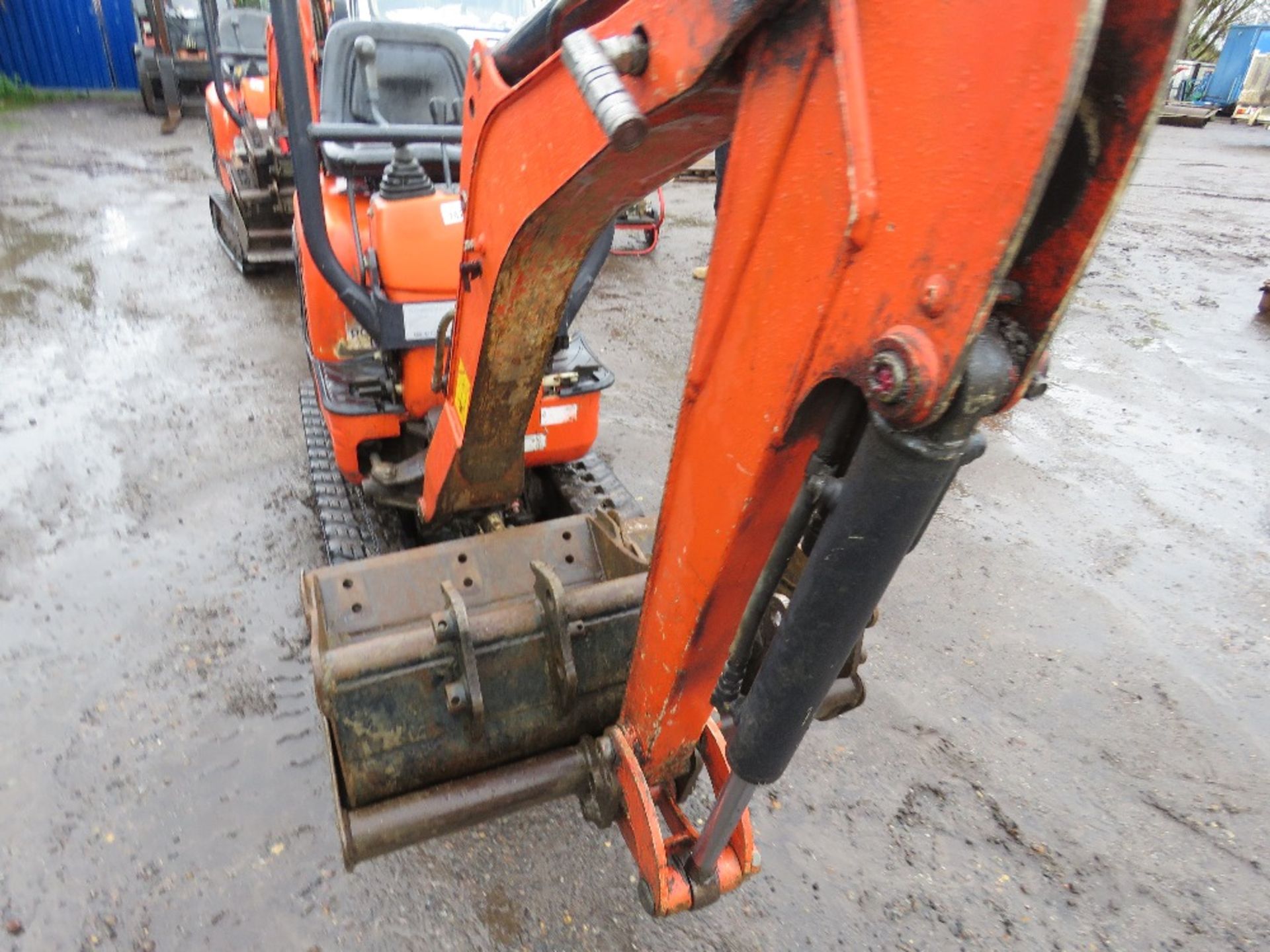 KUBOTA U10-3 MICRO EXCAVATOR YEAR 2014 WITH 3NO BUCKETS. SN:JKUU0103T01H23191 2476 REC HOURS. DIR - Image 3 of 10