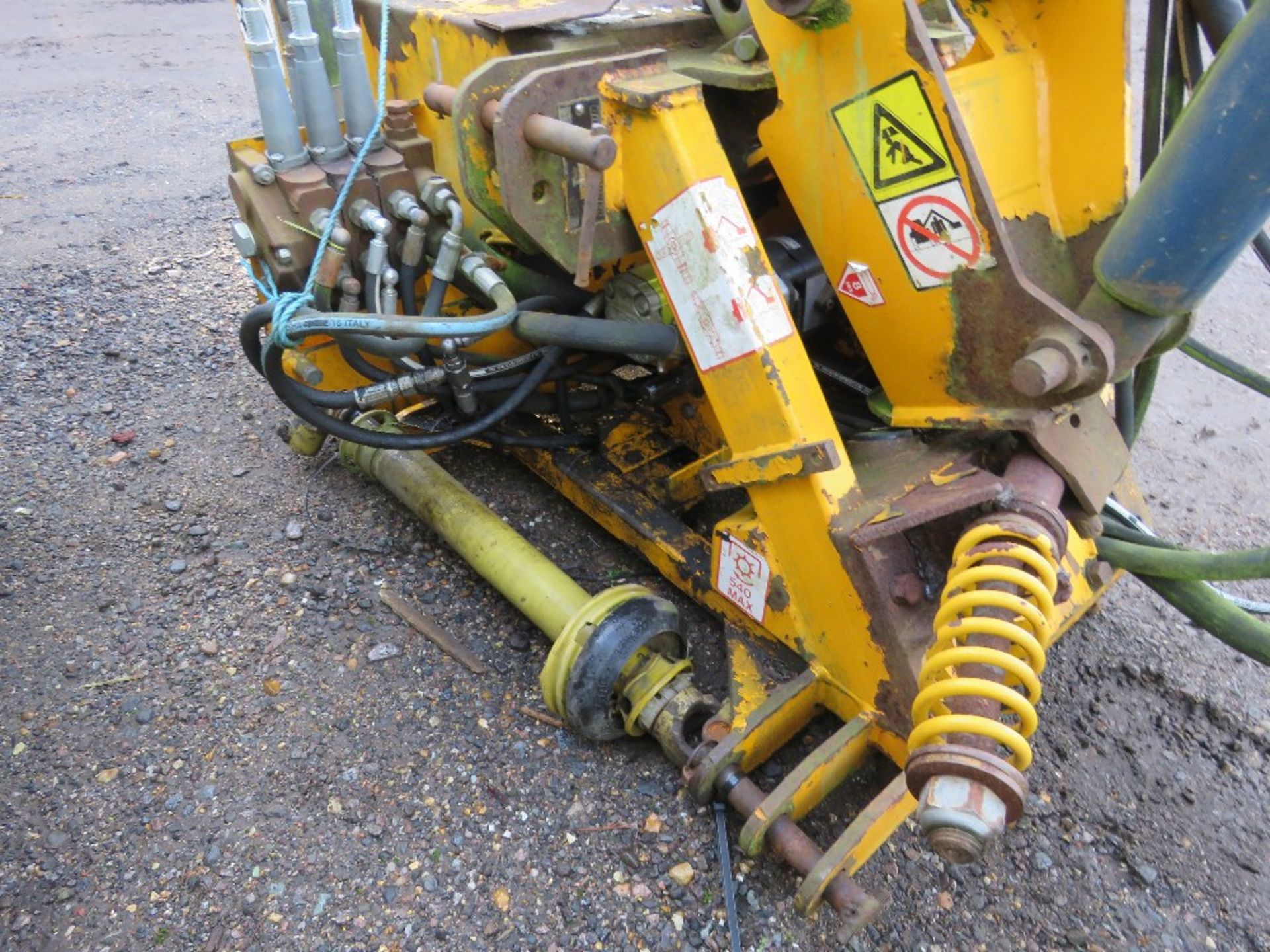 BOMFORD B577 TRACTOR MOUNTED HEDGE CUTTER, PTO DRIVEN WITH CONTROLS AS SHOWN. WHEN TESTED BOOM SEEN - Image 7 of 10