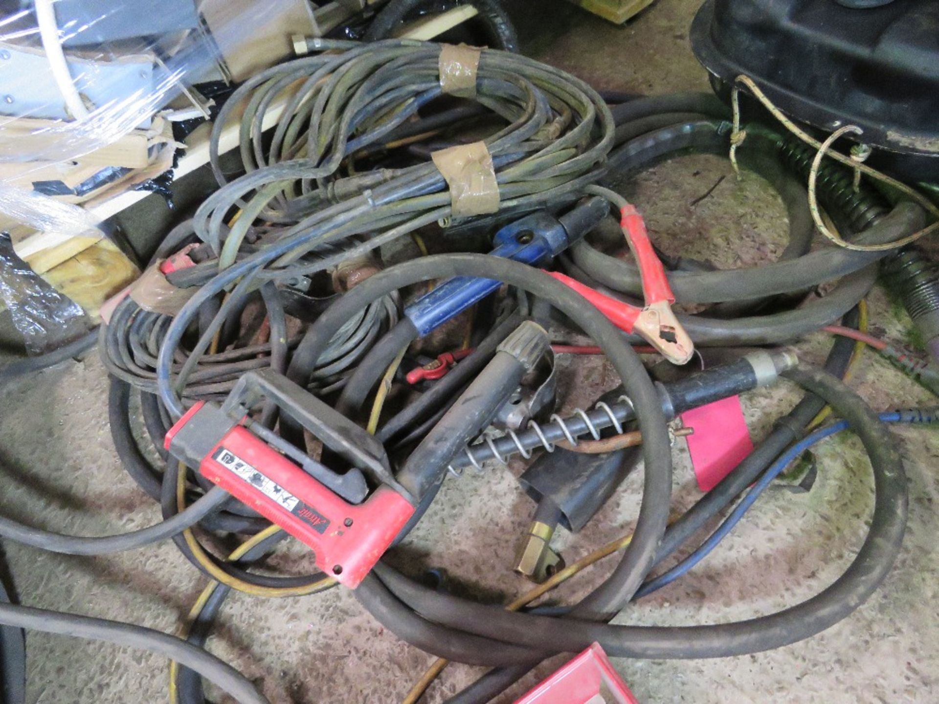 RED TOOL BOX PLUS ASSORTED WELDING LEADS/GUNS. - Image 7 of 8