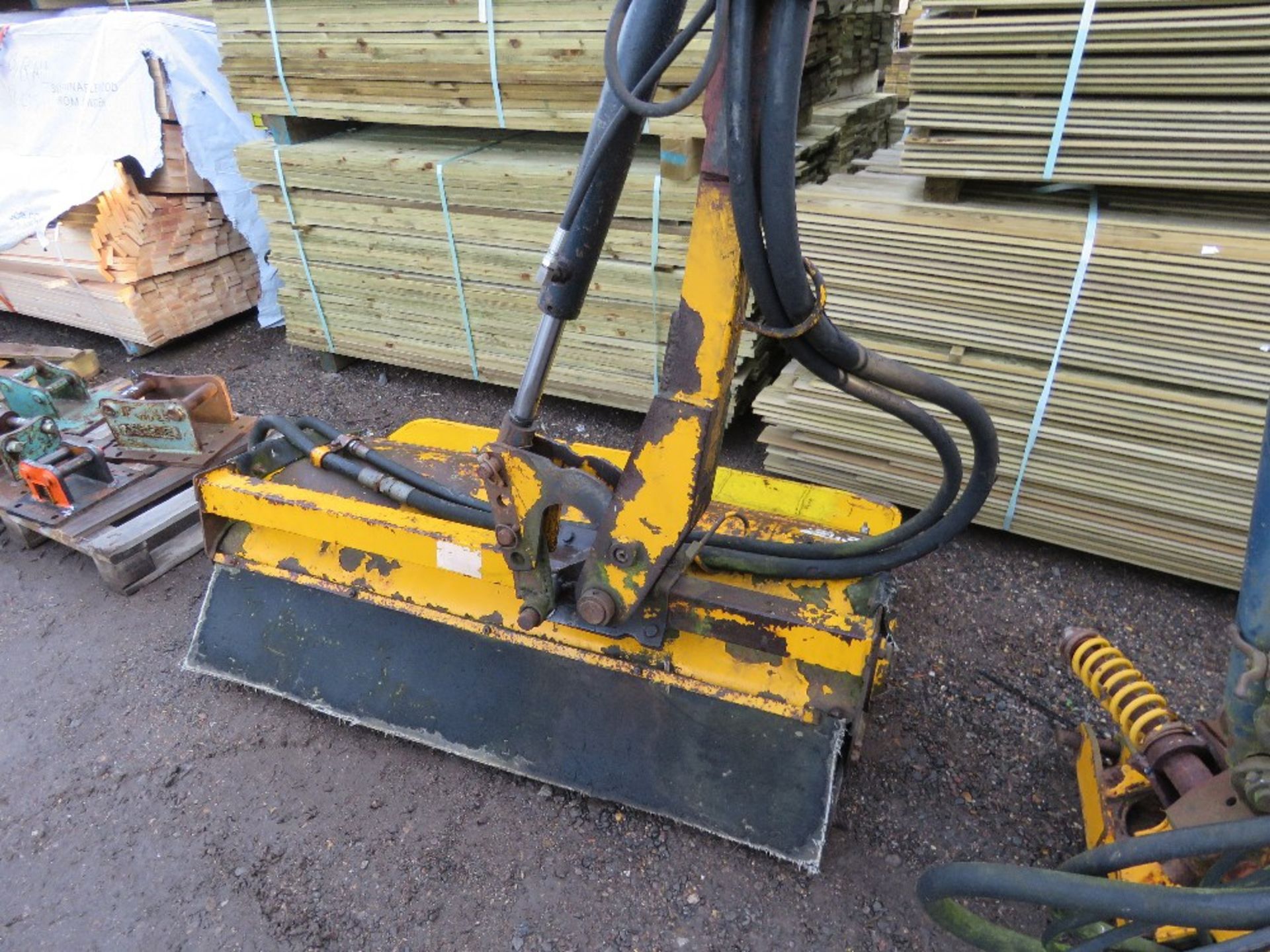 BOMFORD B577 TRACTOR MOUNTED HEDGE CUTTER, PTO DRIVEN WITH CONTROLS AS SHOWN. WHEN TESTED BOOM SEEN - Image 4 of 10