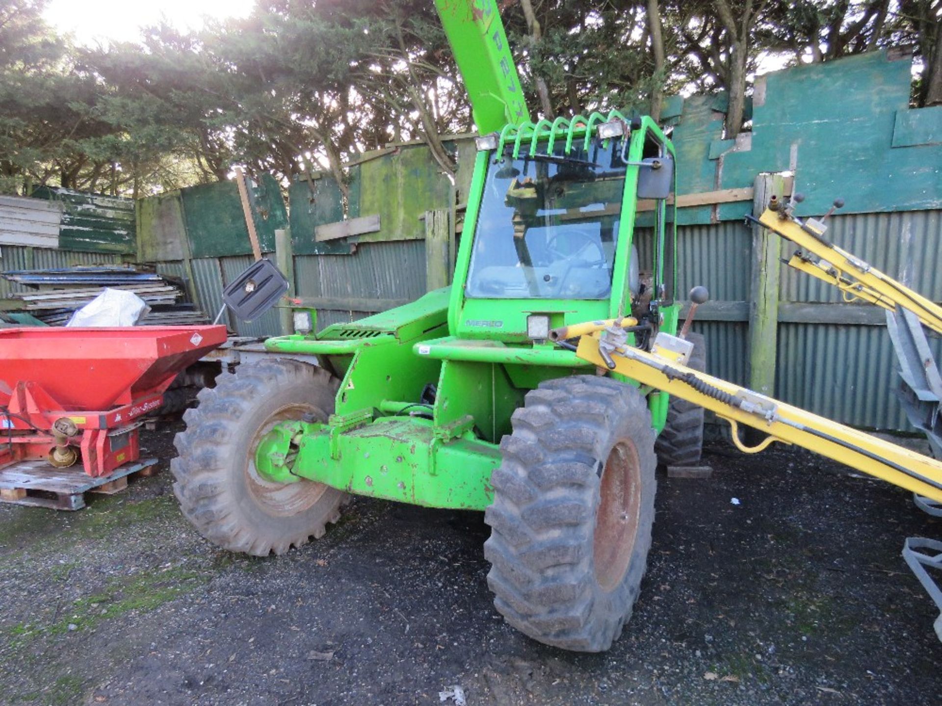 MERLO P27.7EVS TELEHANDLER. 6326 RECORDED HOURS. PERKINS ENGINE. SN: 4111137 DIRECT FROM LOCAL COMPA - Image 3 of 11