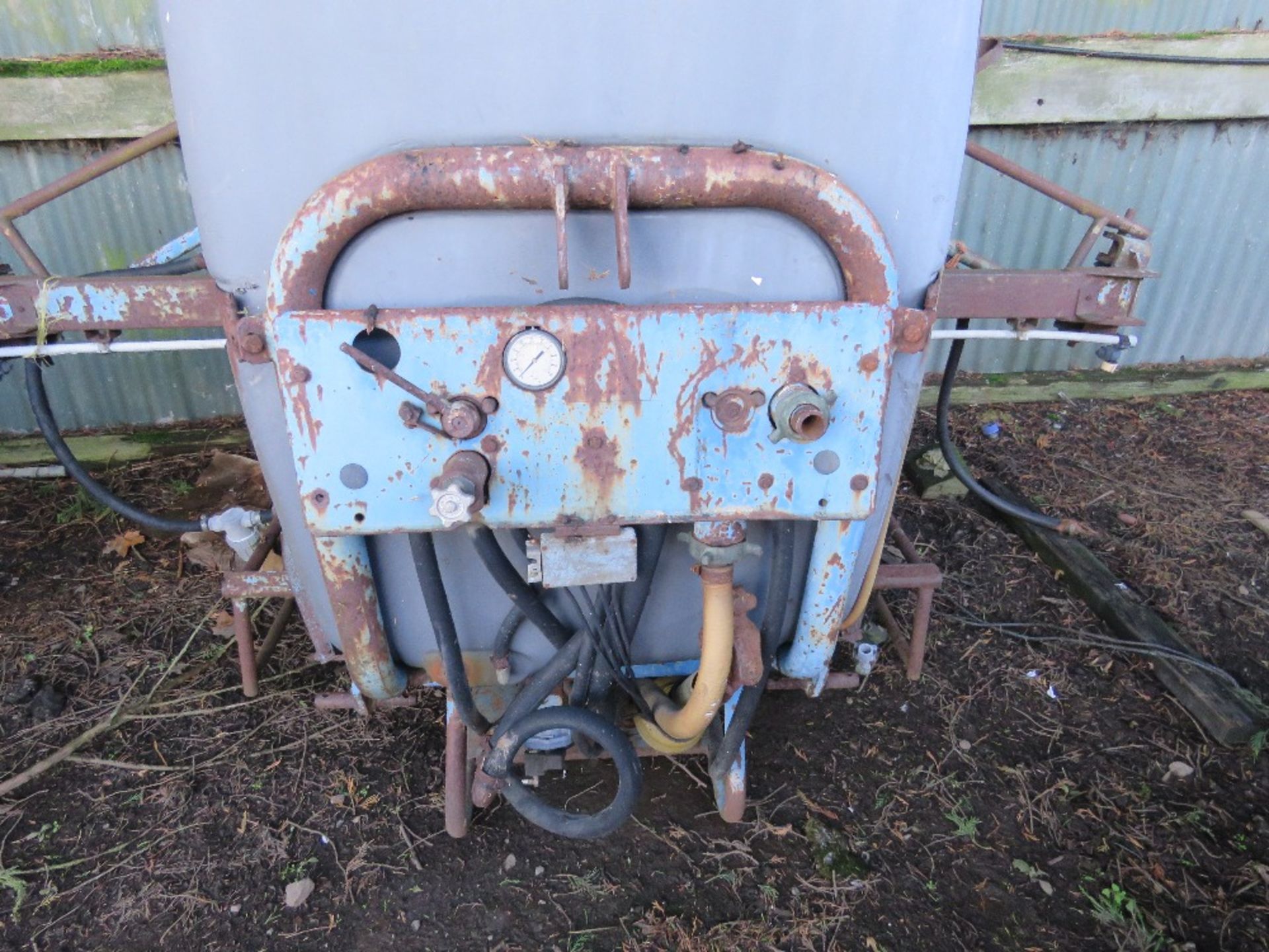 TRACTOR MOUNTED SPRAYER, PTO DRIVEN PUMP. THIS LOT IS SOLD UNDER THE AUCTIONEERS MARGIN SCHEME, T - Image 2 of 6