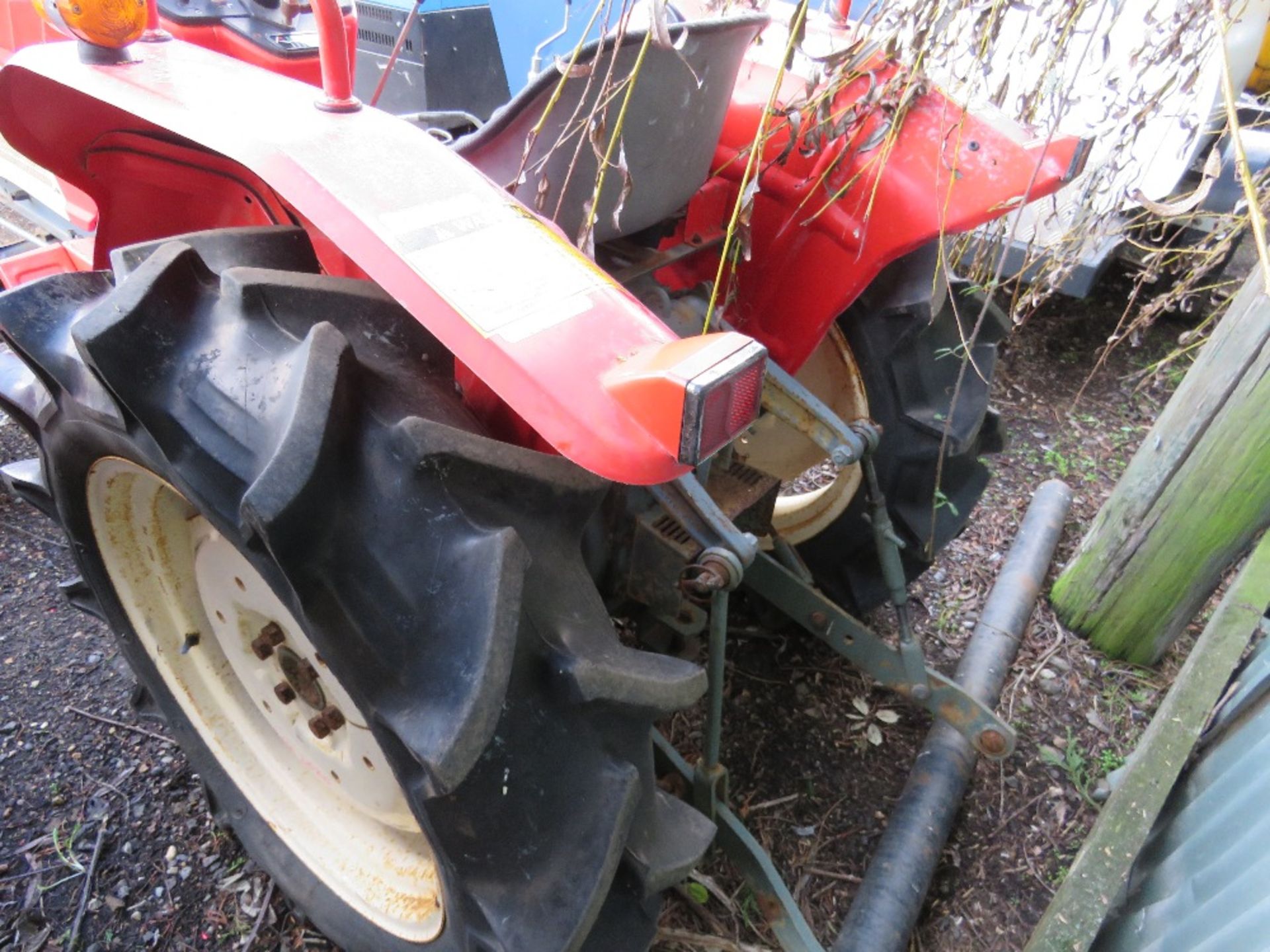 YANMAR YM2020D COMPACT AGRICULTURAL TRACTOR, 4WD, AGRICULTURAL TYRES, WITH REAR LINKAGE. FROM LIMITE - Image 5 of 10