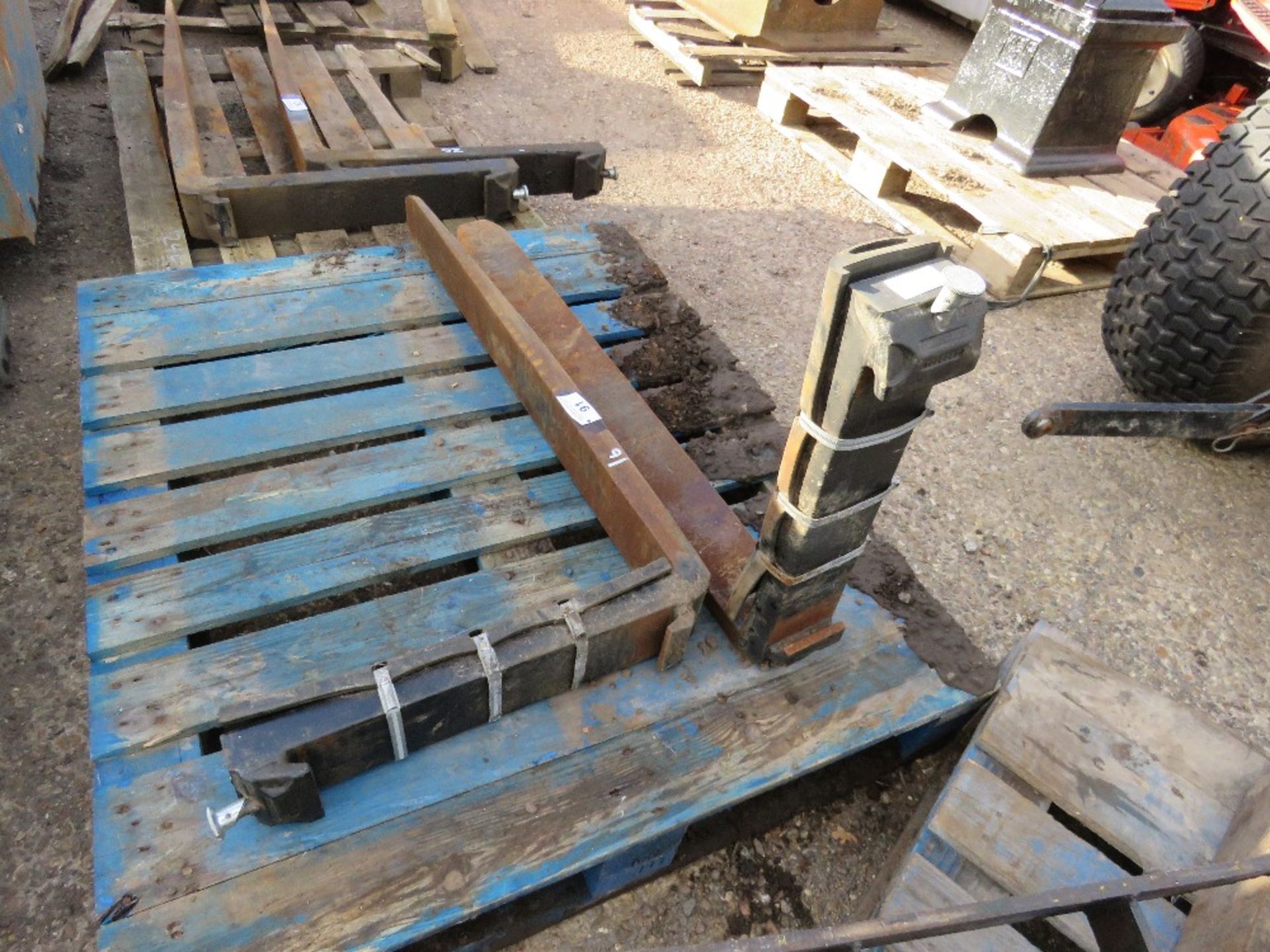 PAIR OF FORKLIFT TINES FOR 16" CARRIAGE. - Image 3 of 3