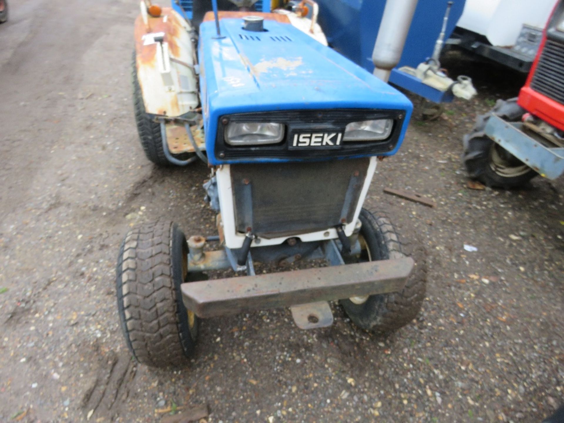 ISEKI 2160 2WD COMPACT TRACTOR. HYDRO DRIVE. TURNS OVER NOT STARTING. - Image 2 of 8