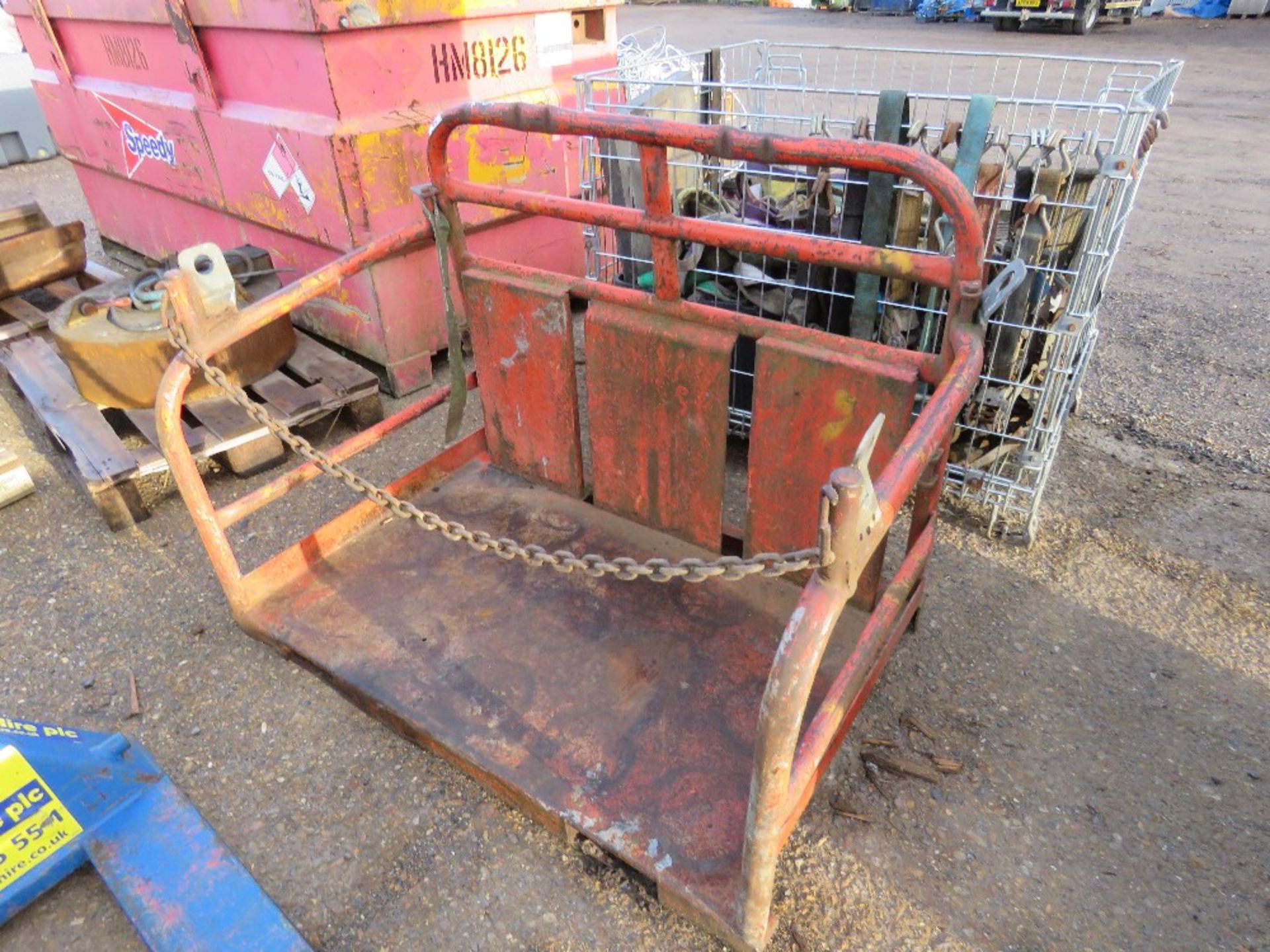 FORKLIFT MOUNTED BOTTLE CAGE. - Image 2 of 3