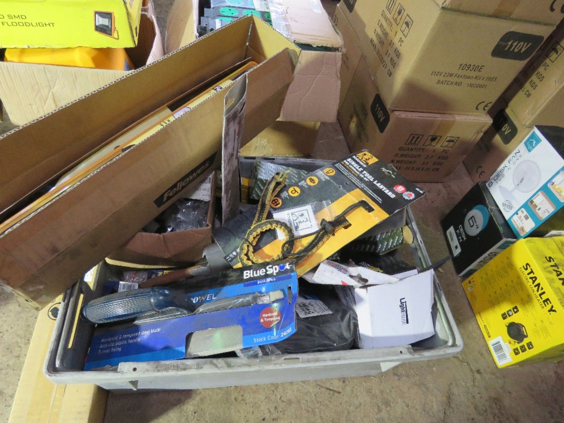 BOX OF SUNDRIES INCLUDING TOOLS. - Image 2 of 4