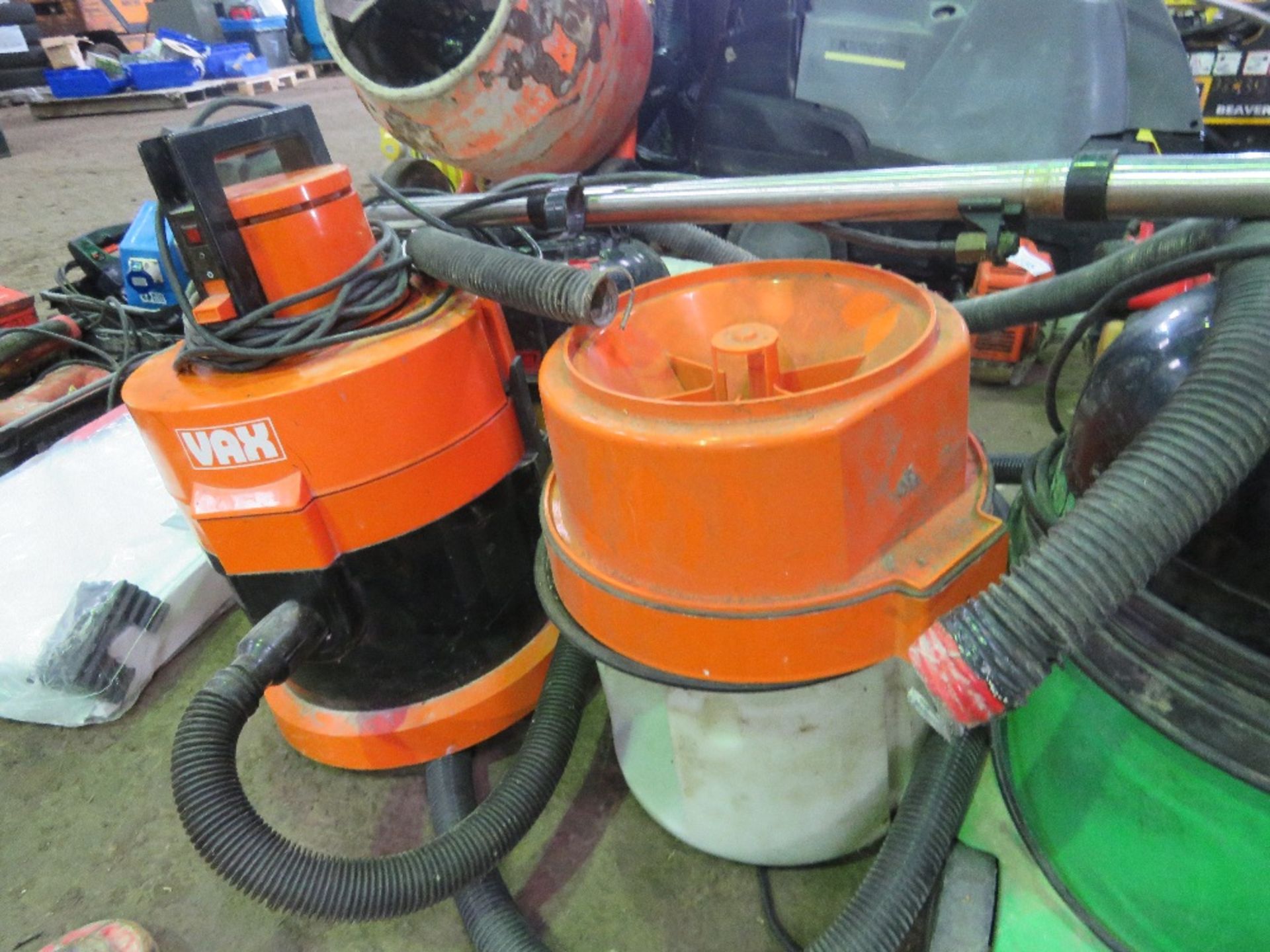 3 X VACUUMS. THIS LOT IS SOLD UNDER THE AUCTIONEERS MARGIN SCHEME, THEREFORE NO VAT WILL BE CHAR - Image 2 of 4