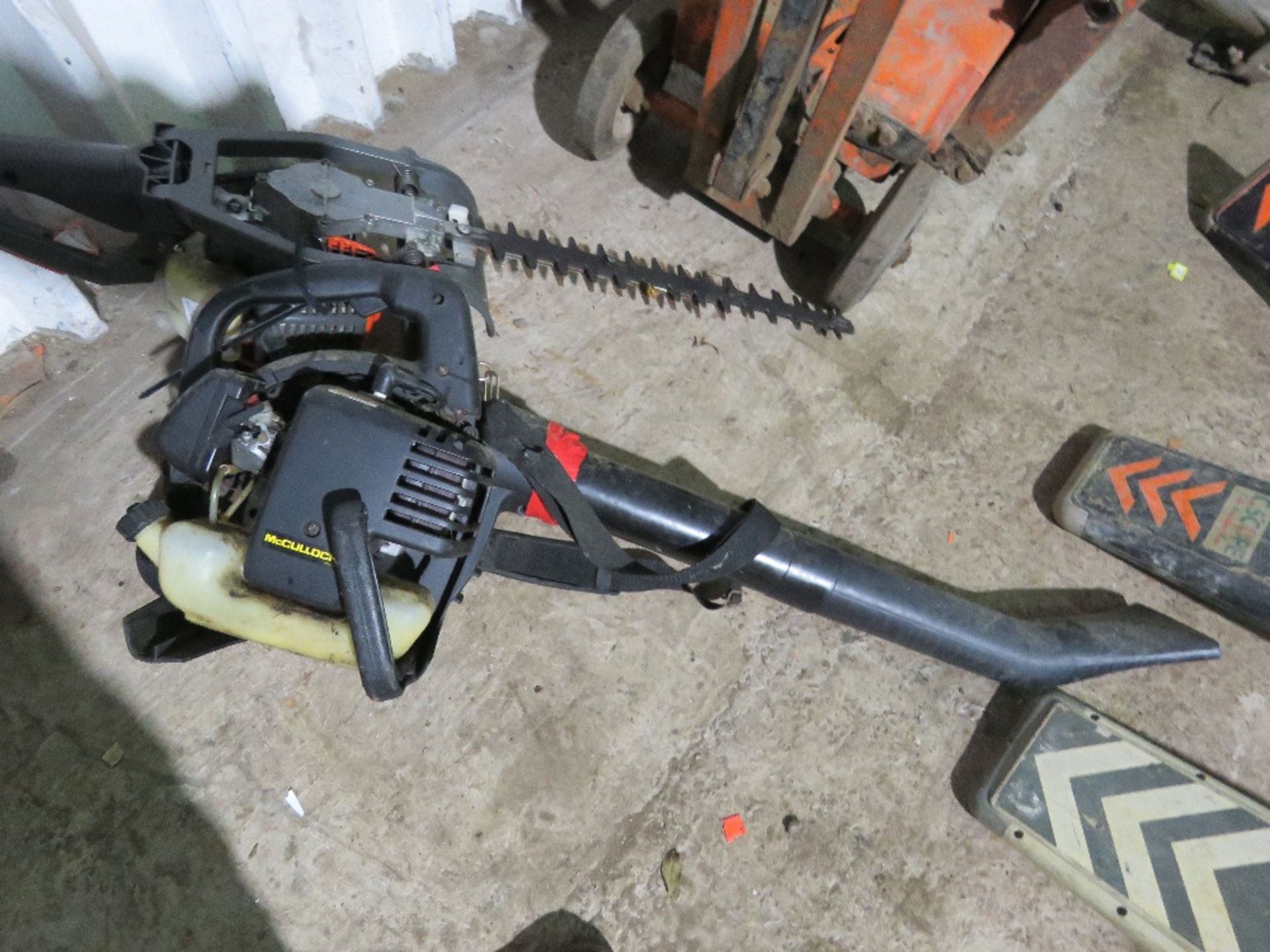 HUSQVARNA HEDGE CUTTER PLUS A HAND HELD BLOWER UNIT. THIS LOT IS SOLD UNDER THE AUCTIONEERS MARGI - Image 3 of 5