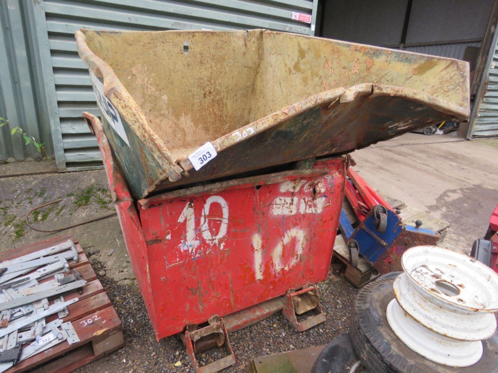 2 X TELEHANDLER SKIPS.