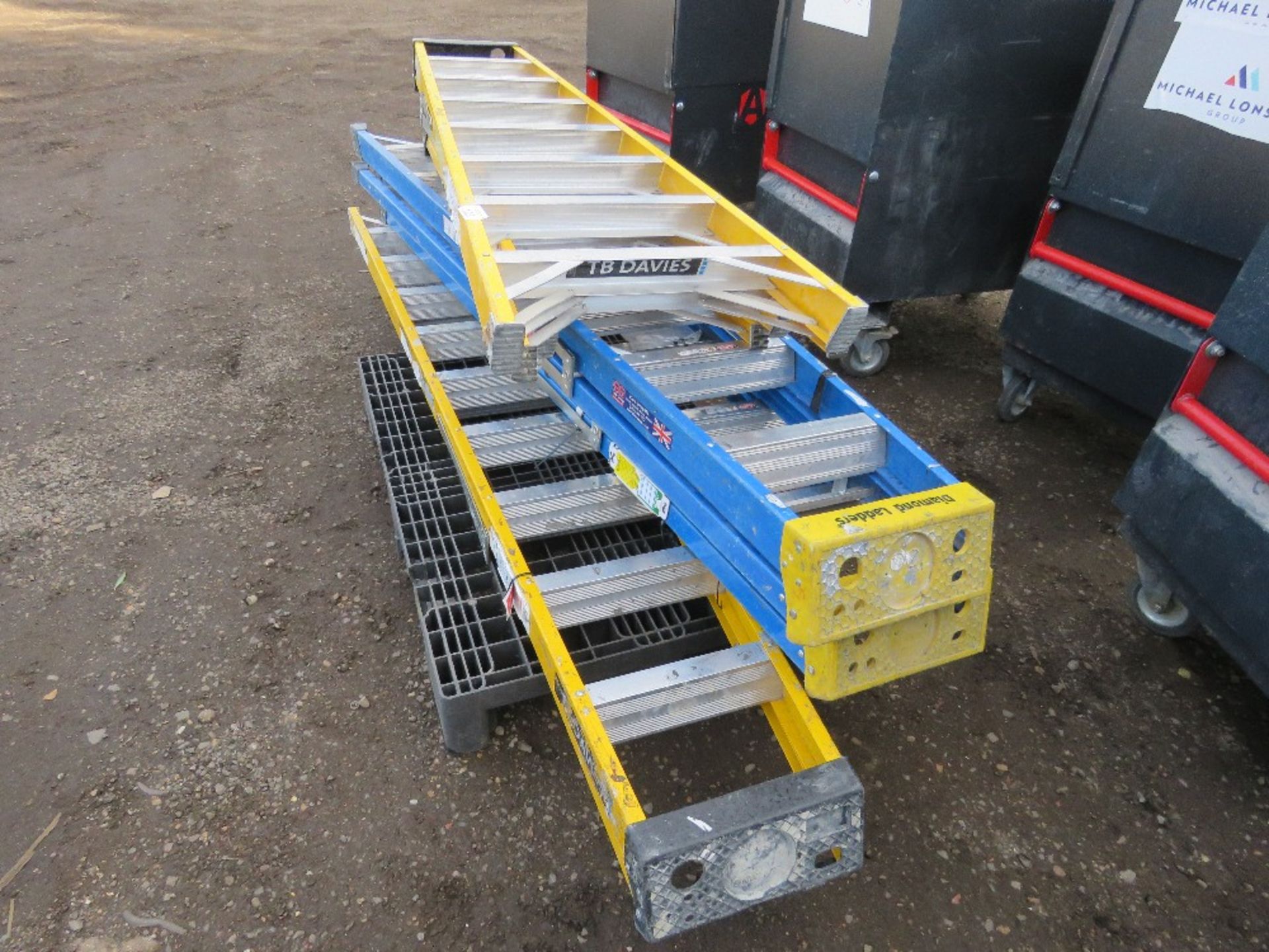 5 X GRP STEP LADDERS. DIRECT FROM COMPANY LIQUIDATION. - Image 3 of 4