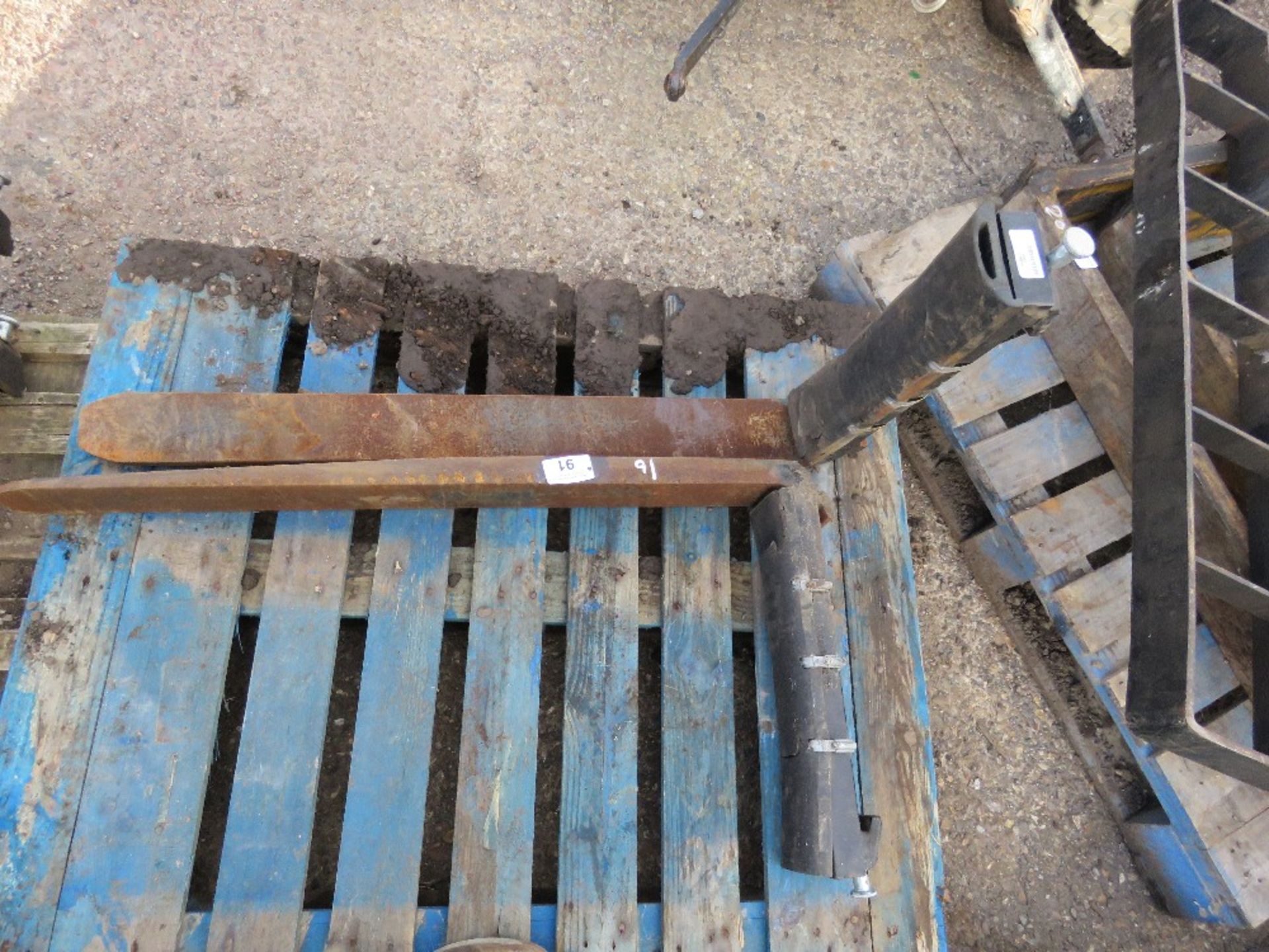 PAIR OF FORKLIFT TINES FOR 16" CARRIAGE. - Image 2 of 3