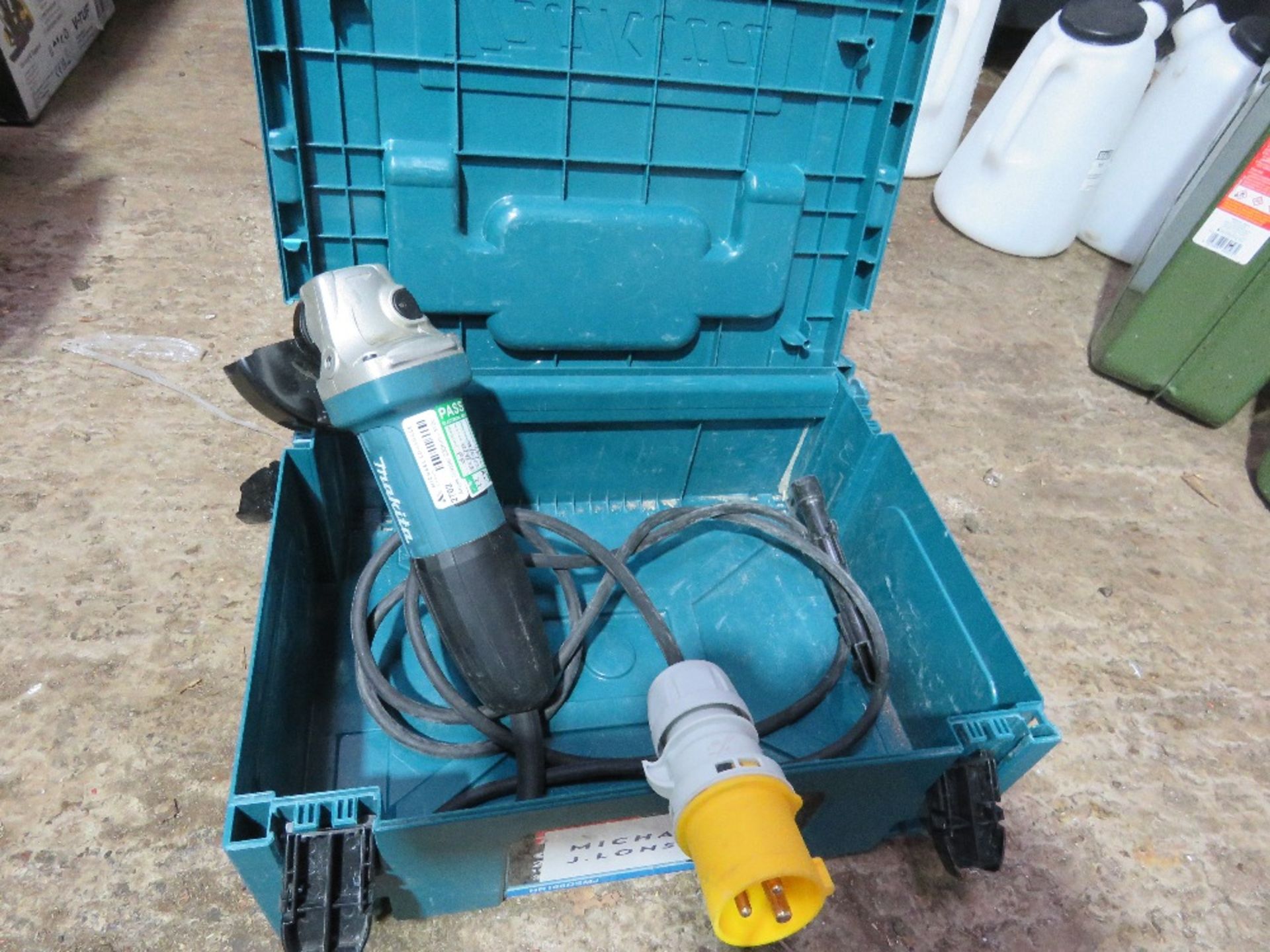 MAKITA 110V GRINDER.